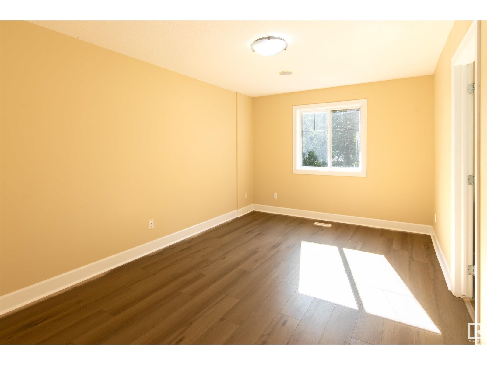 Photo 12 of 9217 92 St Nw, Edmonton AB