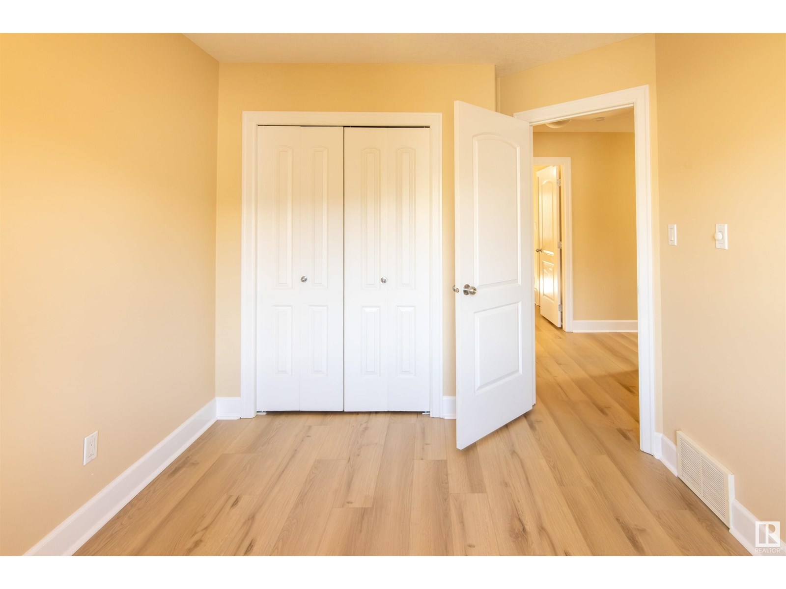 Photo 20 of 9217 92 St Nw, Edmonton AB