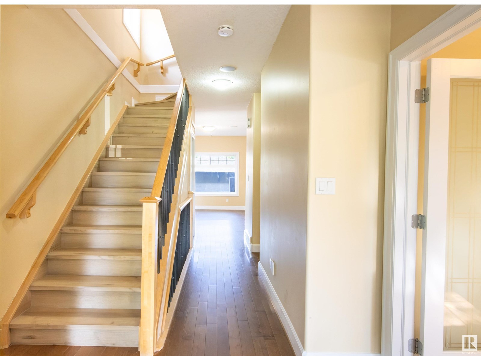 Photo 2 of 9217 92 St Nw, Edmonton AB