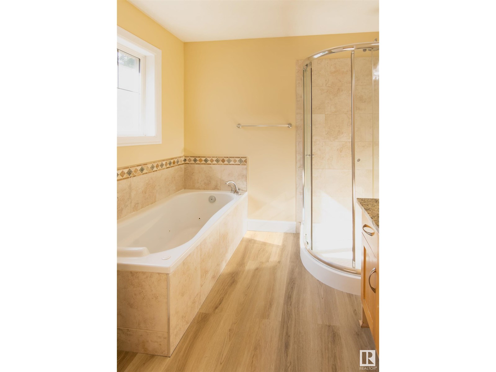 Photo 15 of 9217 92 St Nw, Edmonton AB