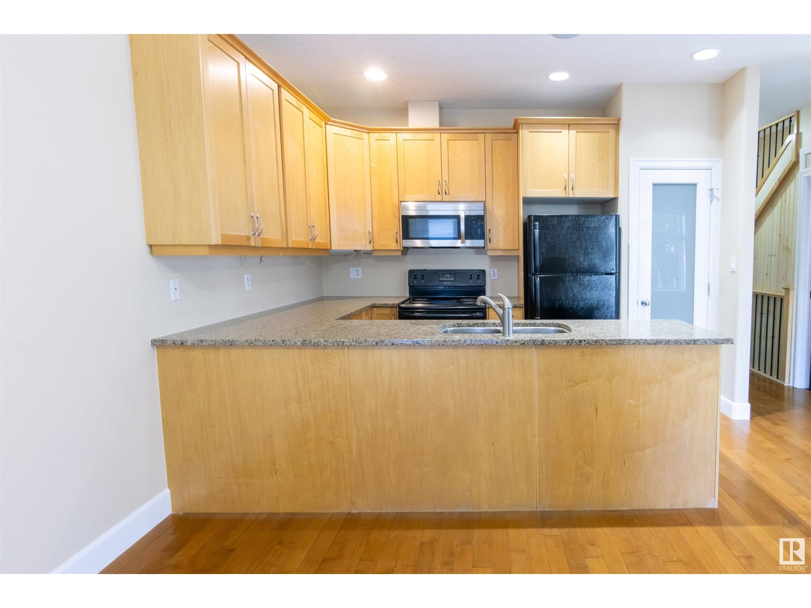 Photo 10 of 9217 92 St Nw, Edmonton AB