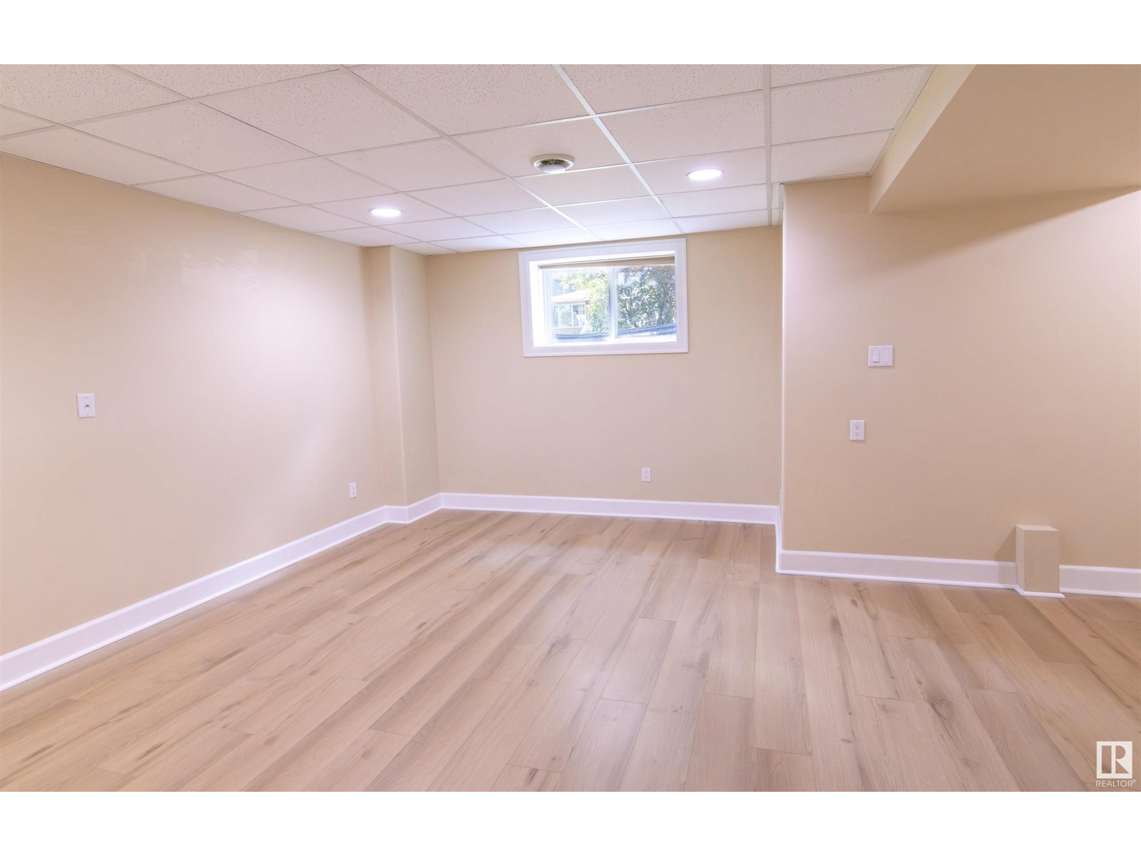 Photo 28 of 9217 92 St Nw, Edmonton AB
