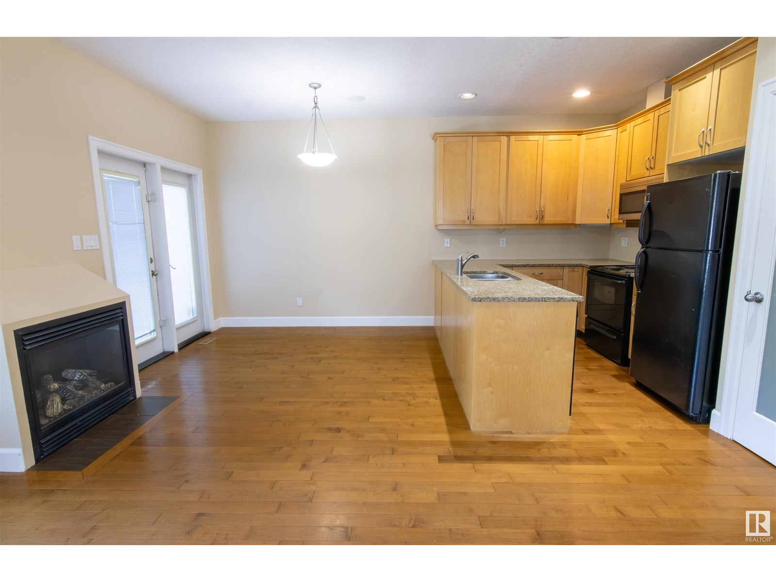 Photo 9 of 9217 92 St Nw, Edmonton AB