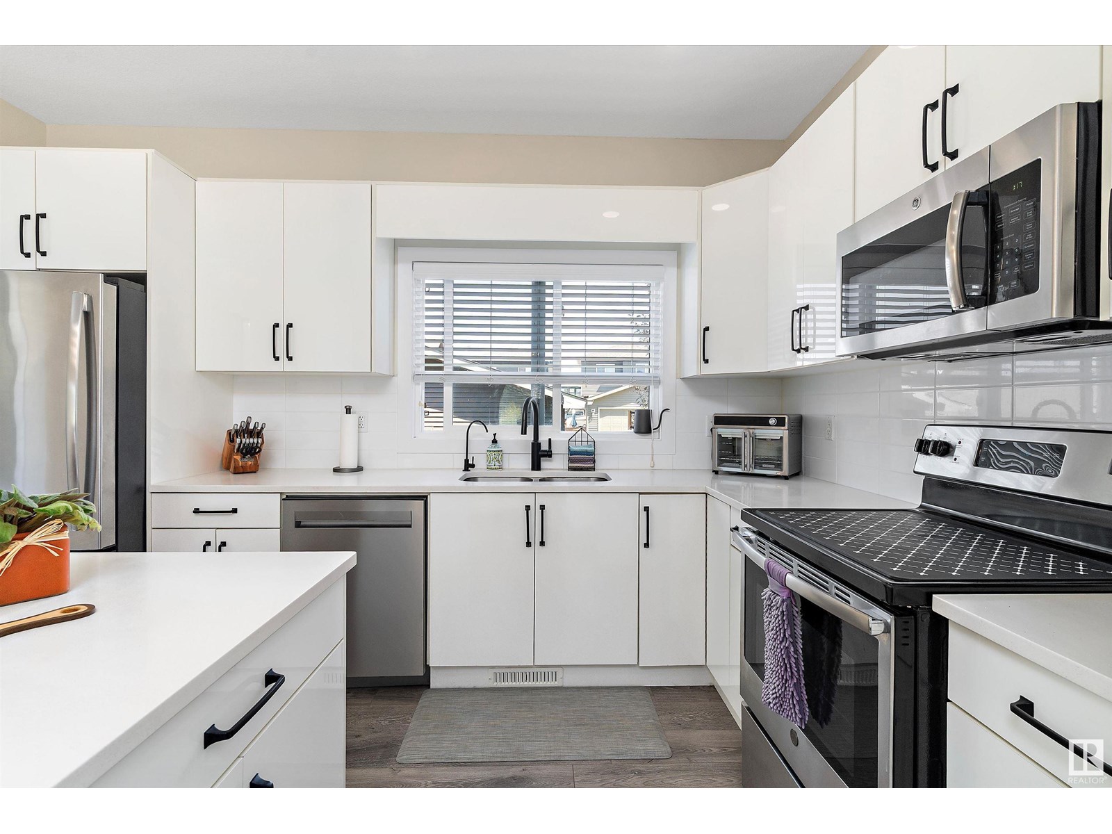 Photo 14 of 3817 Weidle Cr Sw, Edmonton AB