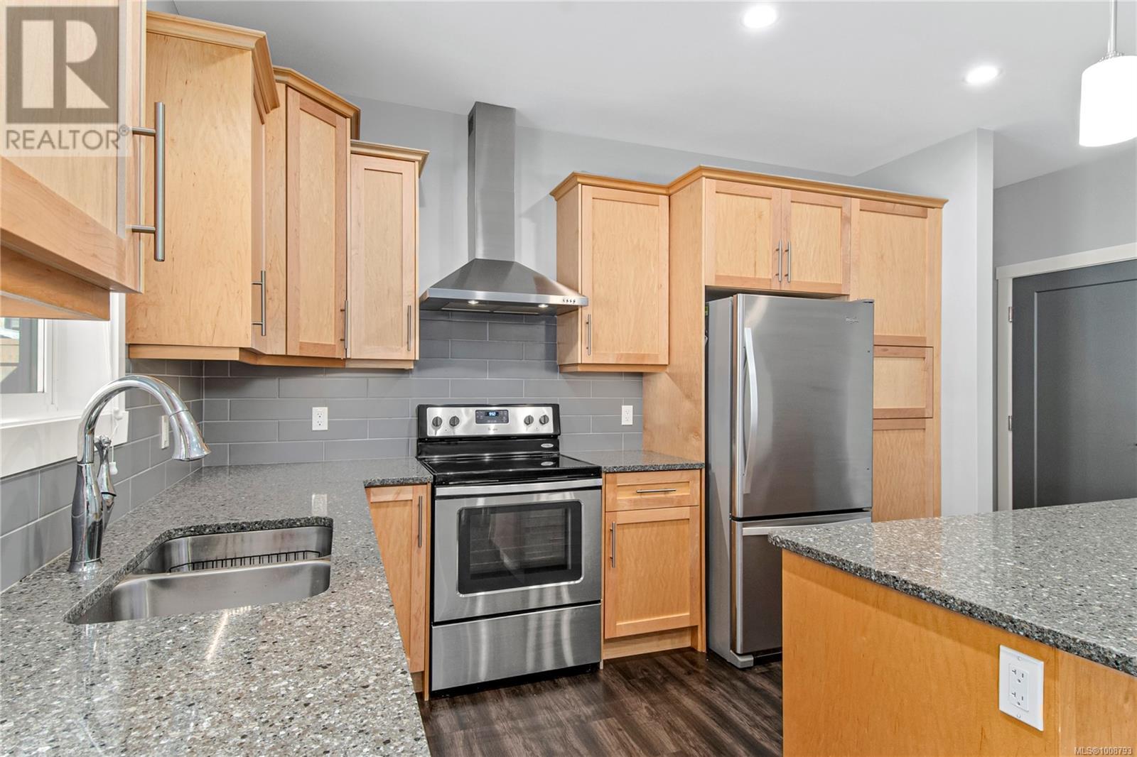 Photo 10 of 2 1580 Glen Eagle Dr, Campbell River BC