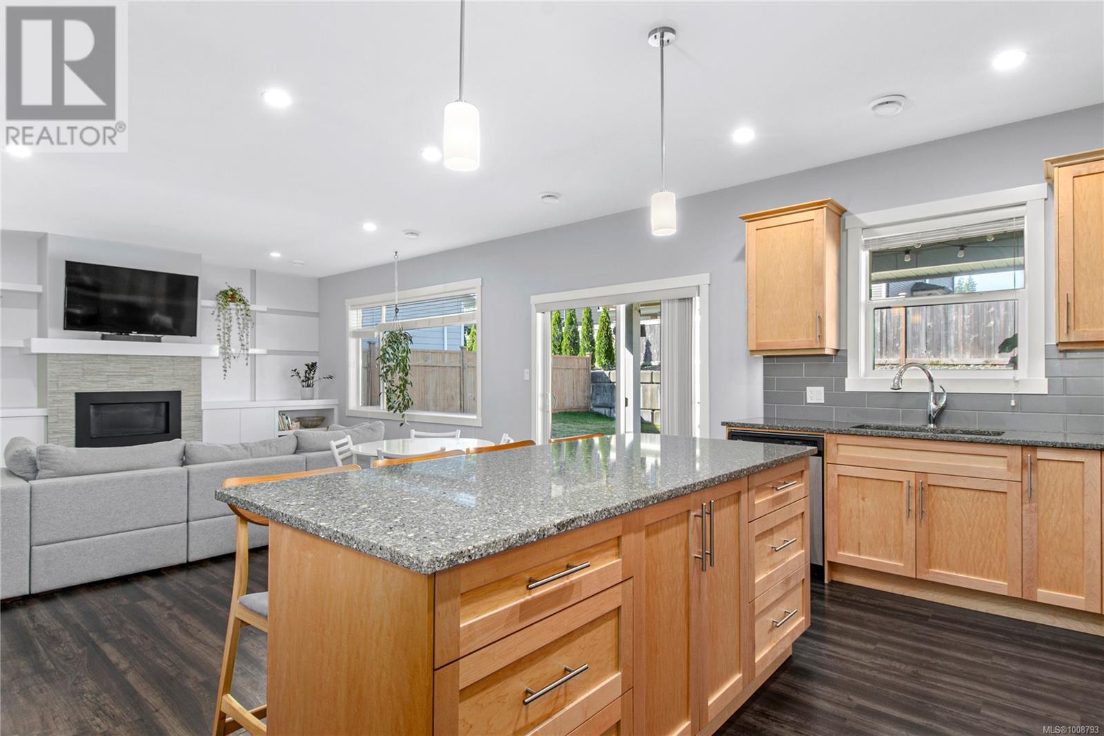 Photo 11 of 2 1580 Glen Eagle Dr, Campbell River BC
