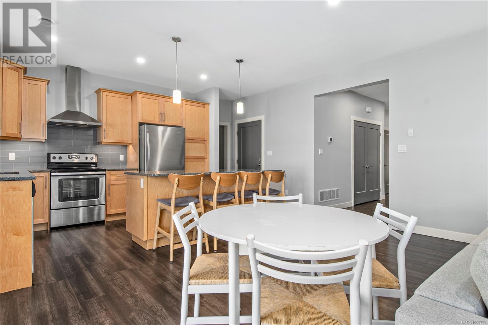 Photo 8 of 2 1580 Glen Eagle Dr, Campbell River BC