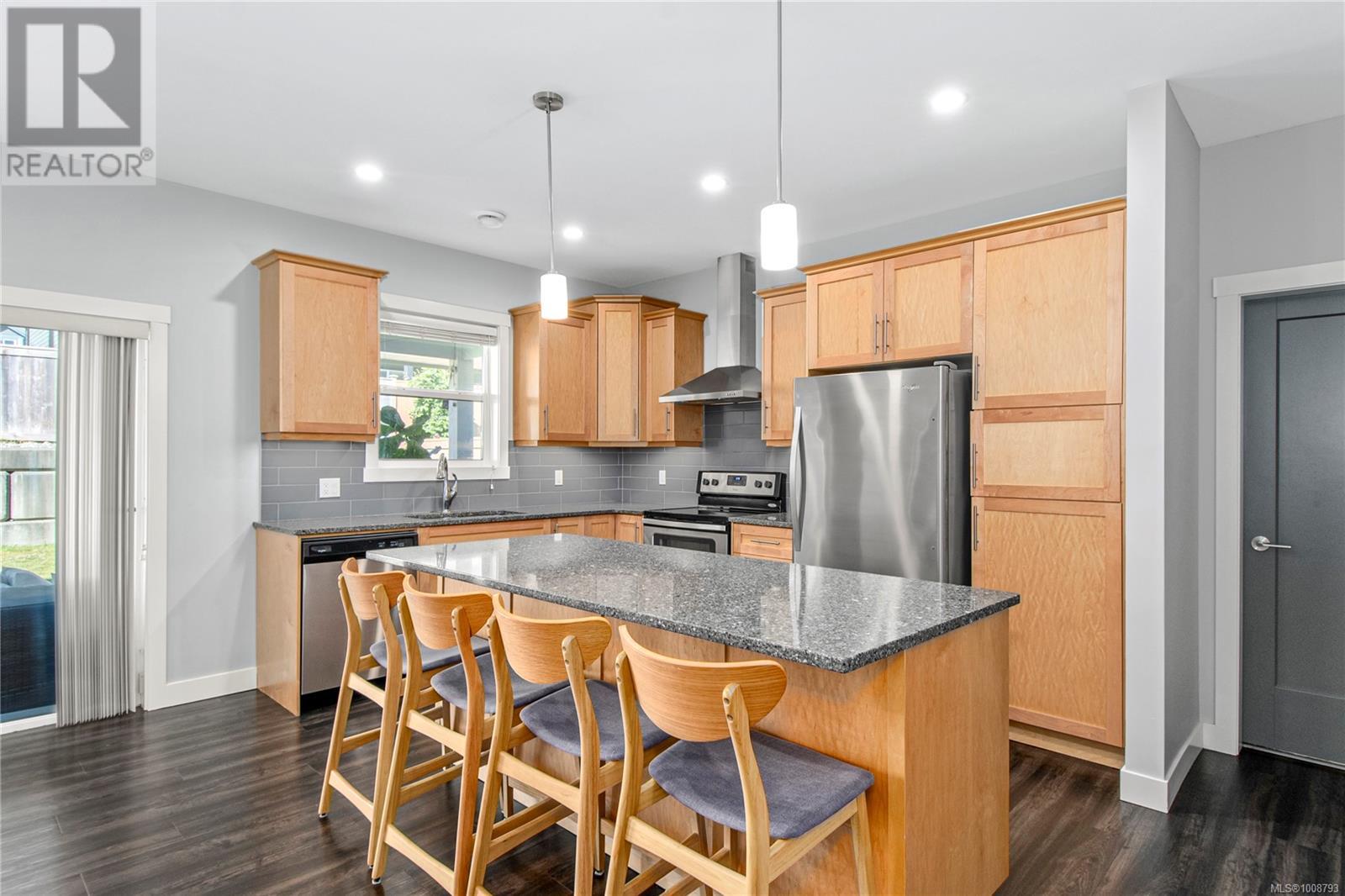 Photo 9 of 2 1580 Glen Eagle Dr, Campbell River BC