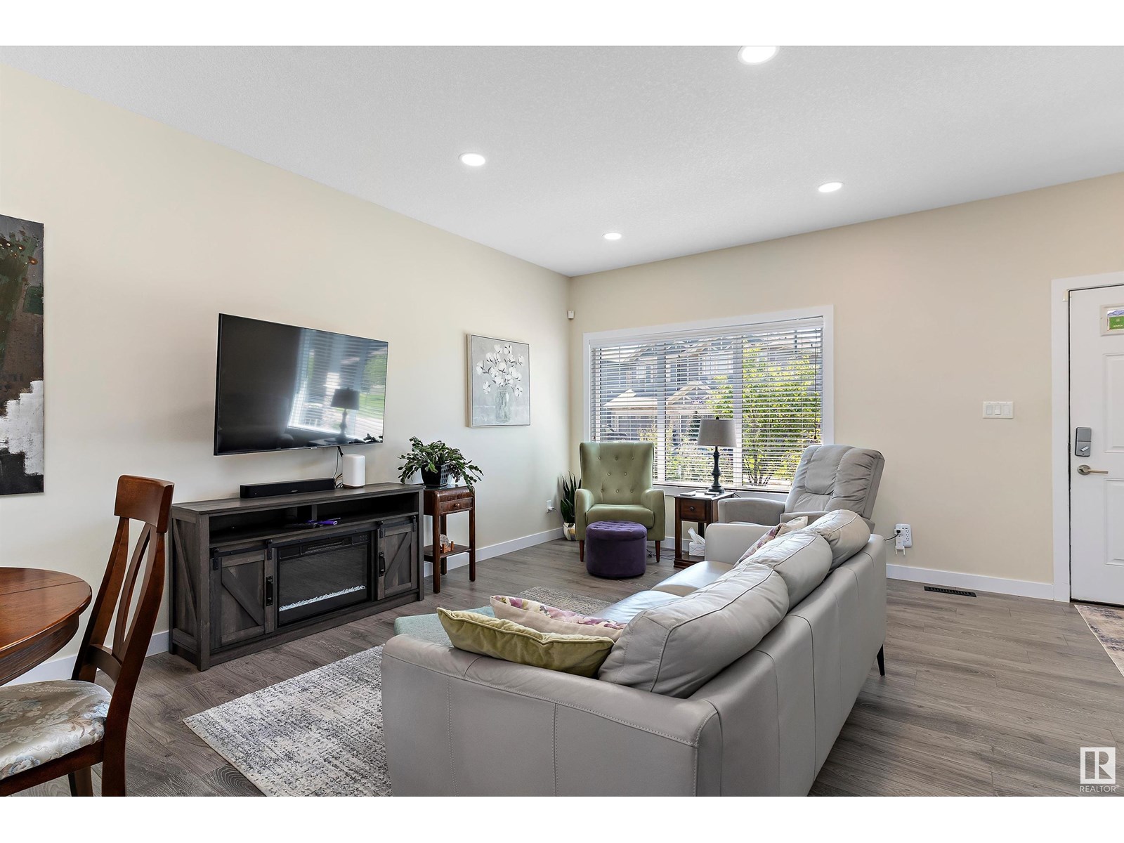 Photo 6 of 3817 Weidle Cr Sw, Edmonton AB