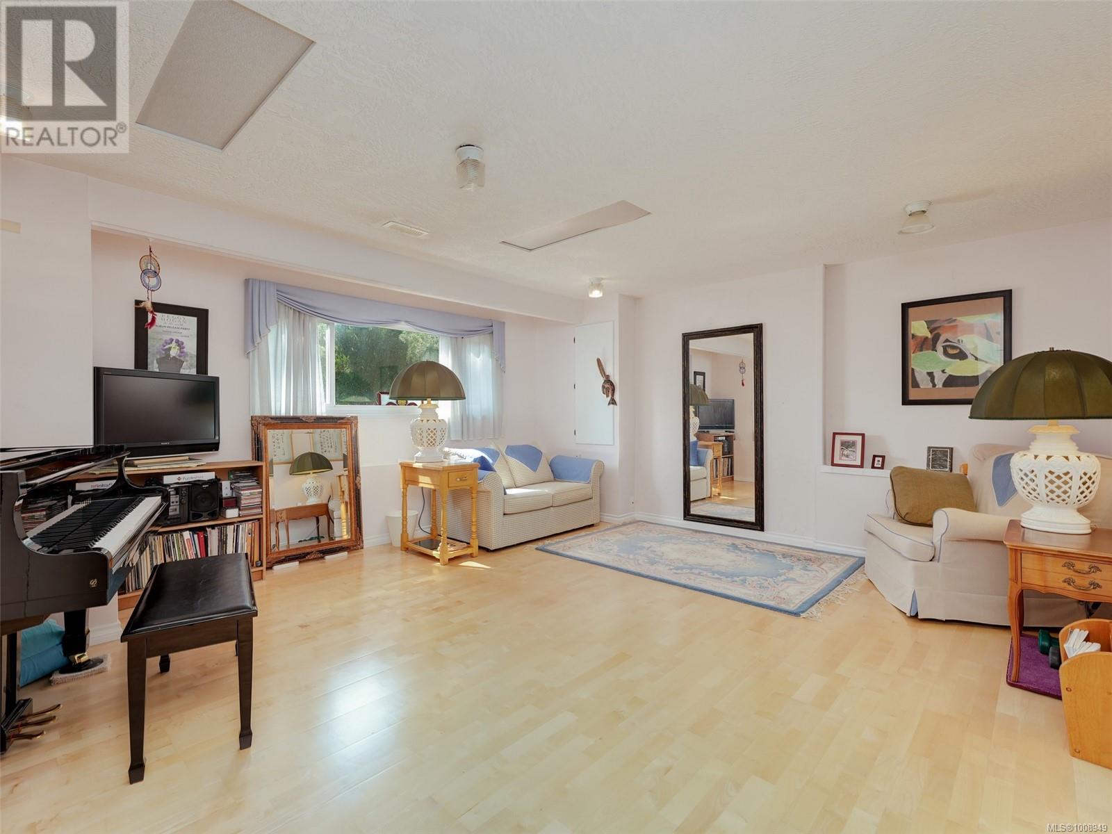 Photo 19 of 1629 Longacre Dr, Saanich BC