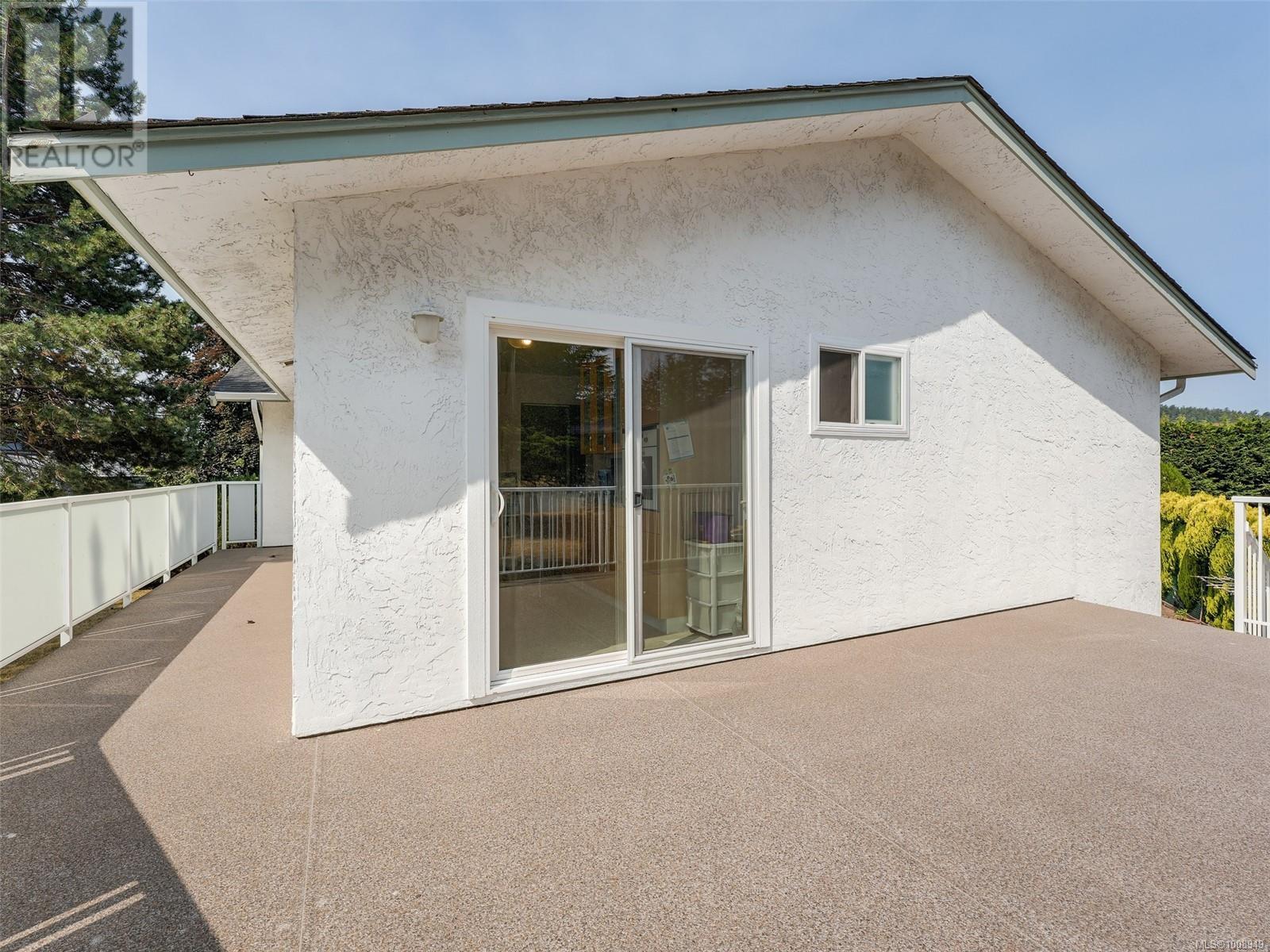Photo 27 of 1629 Longacre Dr, Saanich BC