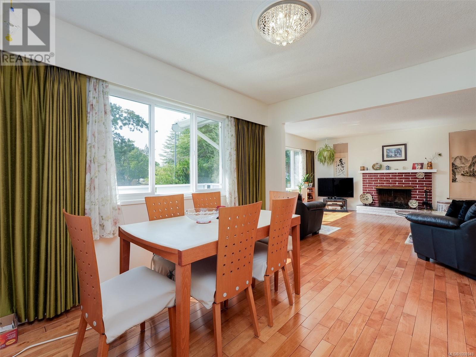 Photo 6 of 1629 Longacre Dr, Saanich BC