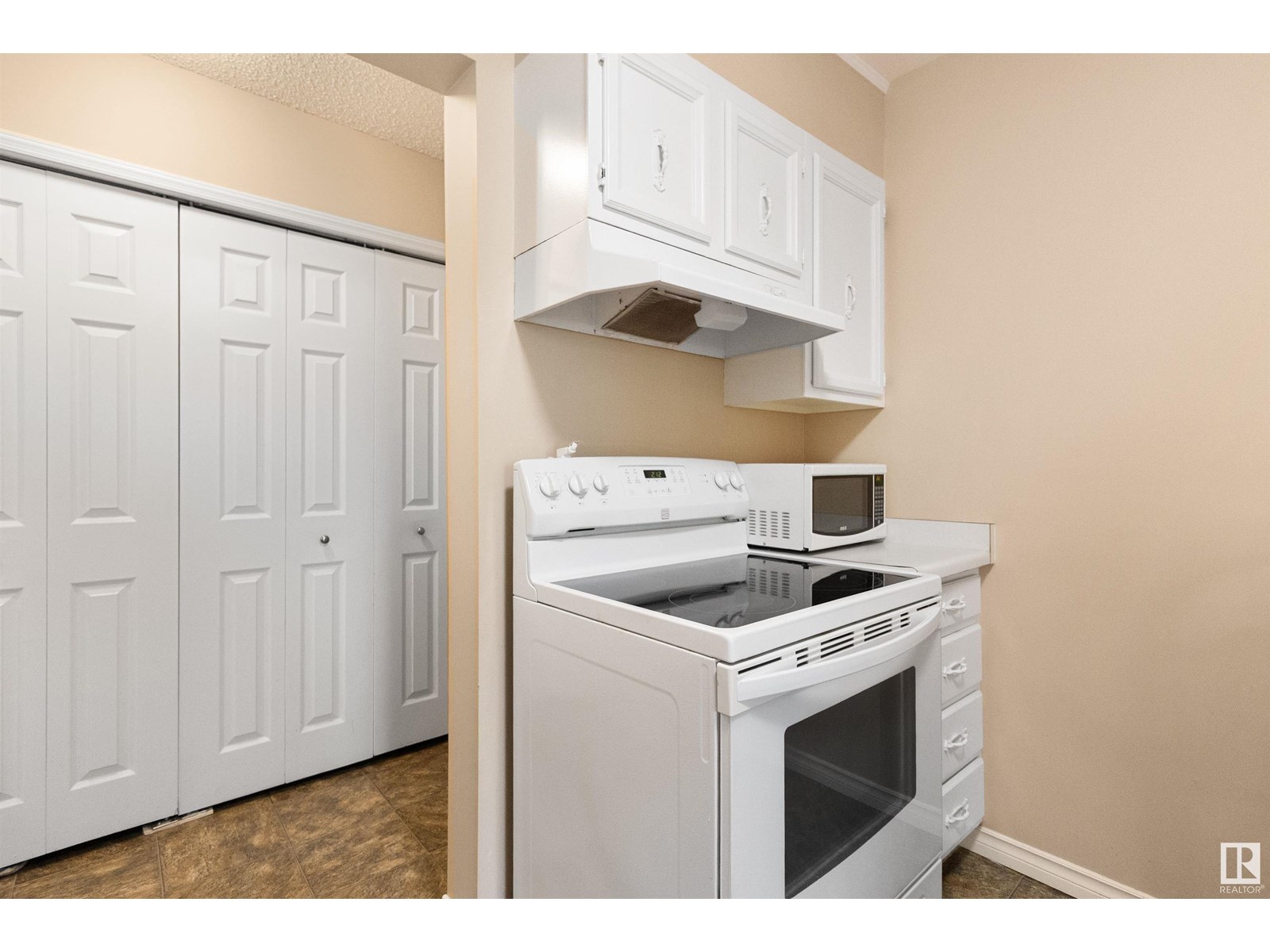 Photo 21 of 308 14810 51 Ave Nw, Edmonton AB