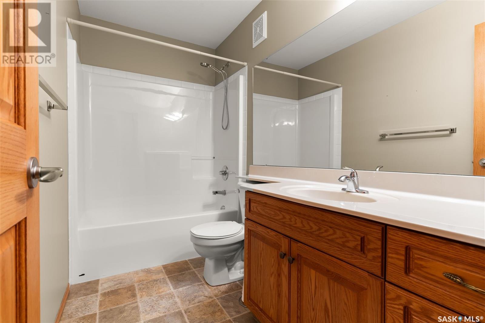 Photo 5 of 105 4525 Marigold Drive, Regina SK