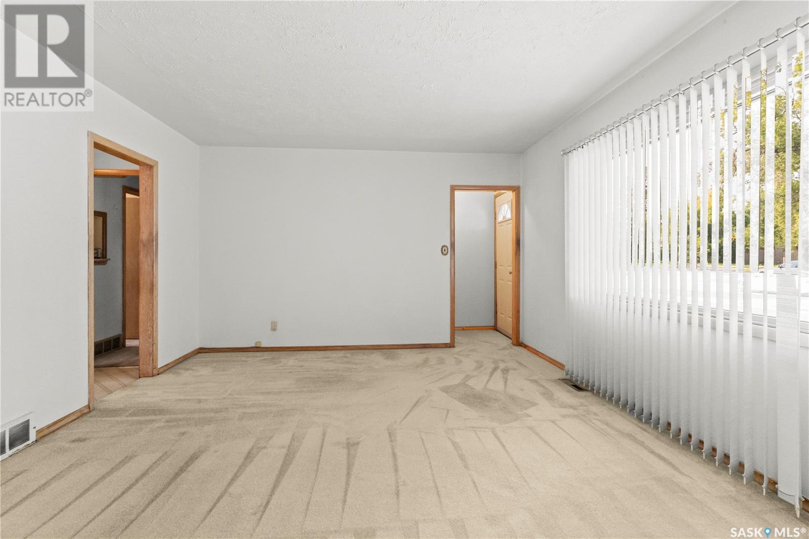 Photo 11 of 450 V Avenue S, Saskatoon SK