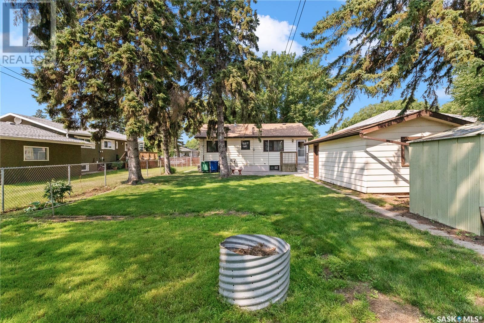 Photo 16 of 450 V Avenue S, Saskatoon SK