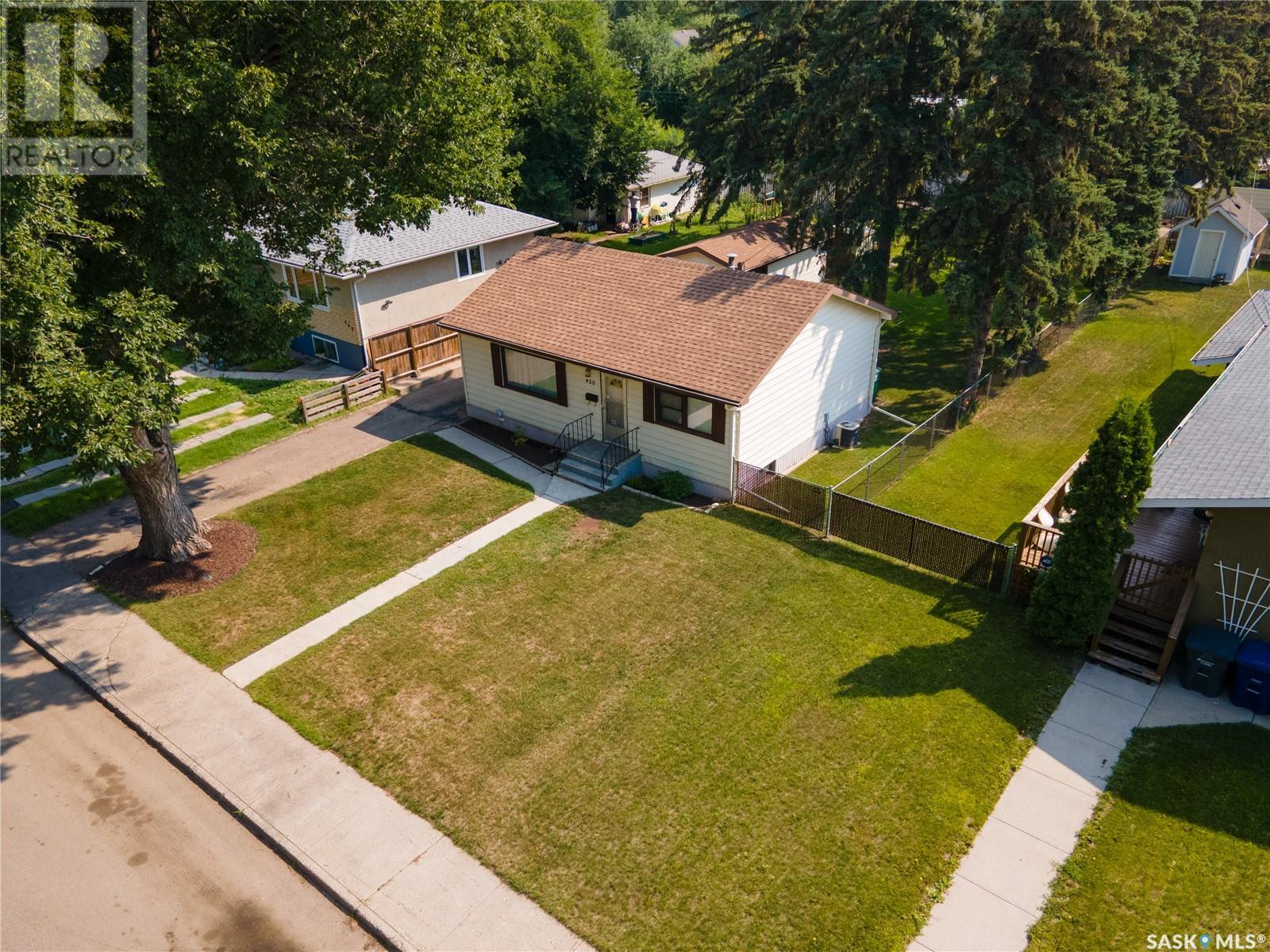 Photo 3 of 450 V Avenue S, Saskatoon SK