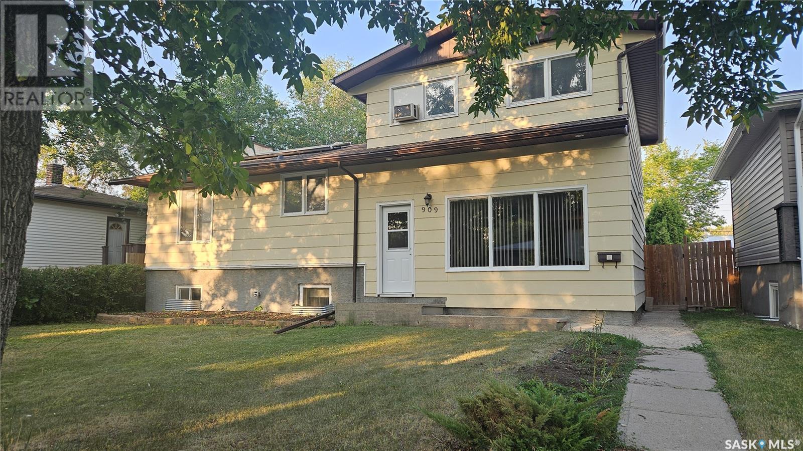 909 FORGET STREET, Regina, Saskatchewan