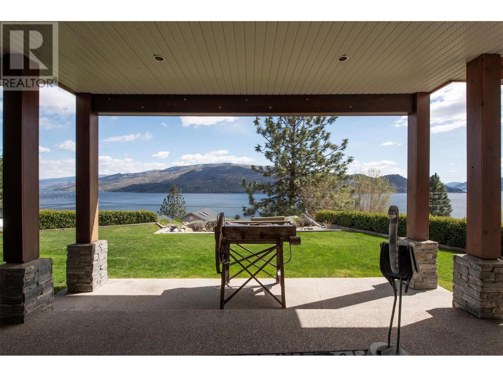 5824 Columbia Avenue, Peachland