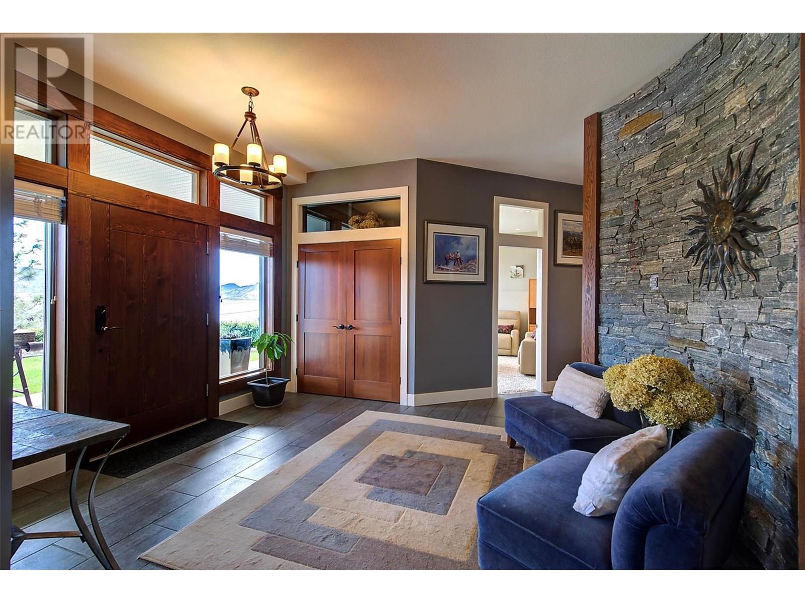 5824 Columbia Avenue, Peachland