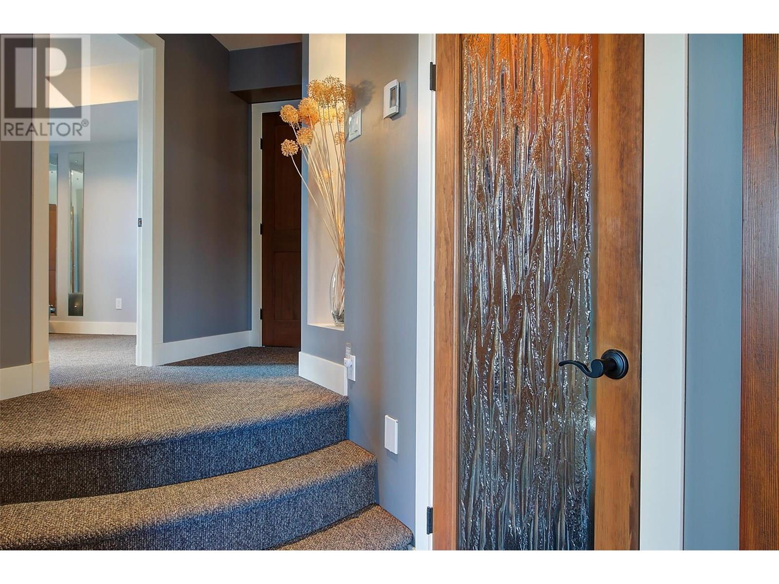5824 Columbia Avenue, Peachland