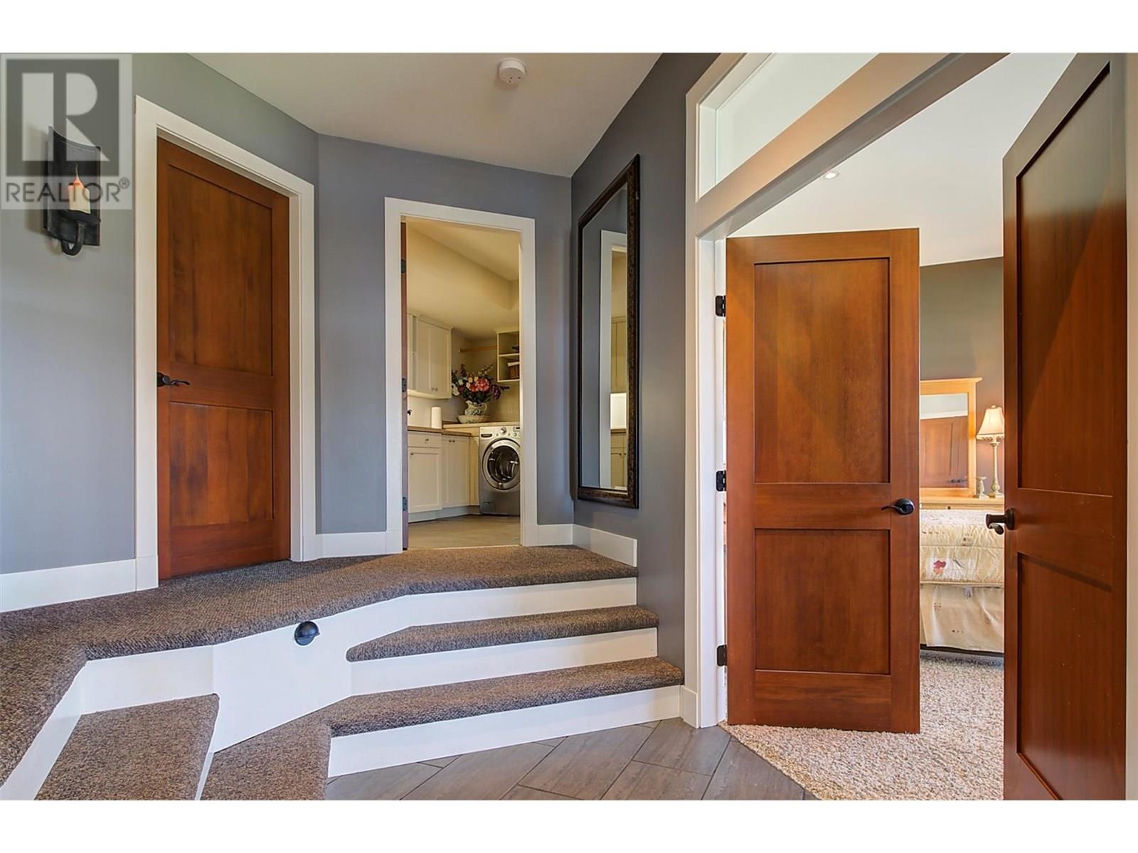 5824 Columbia Avenue, Peachland