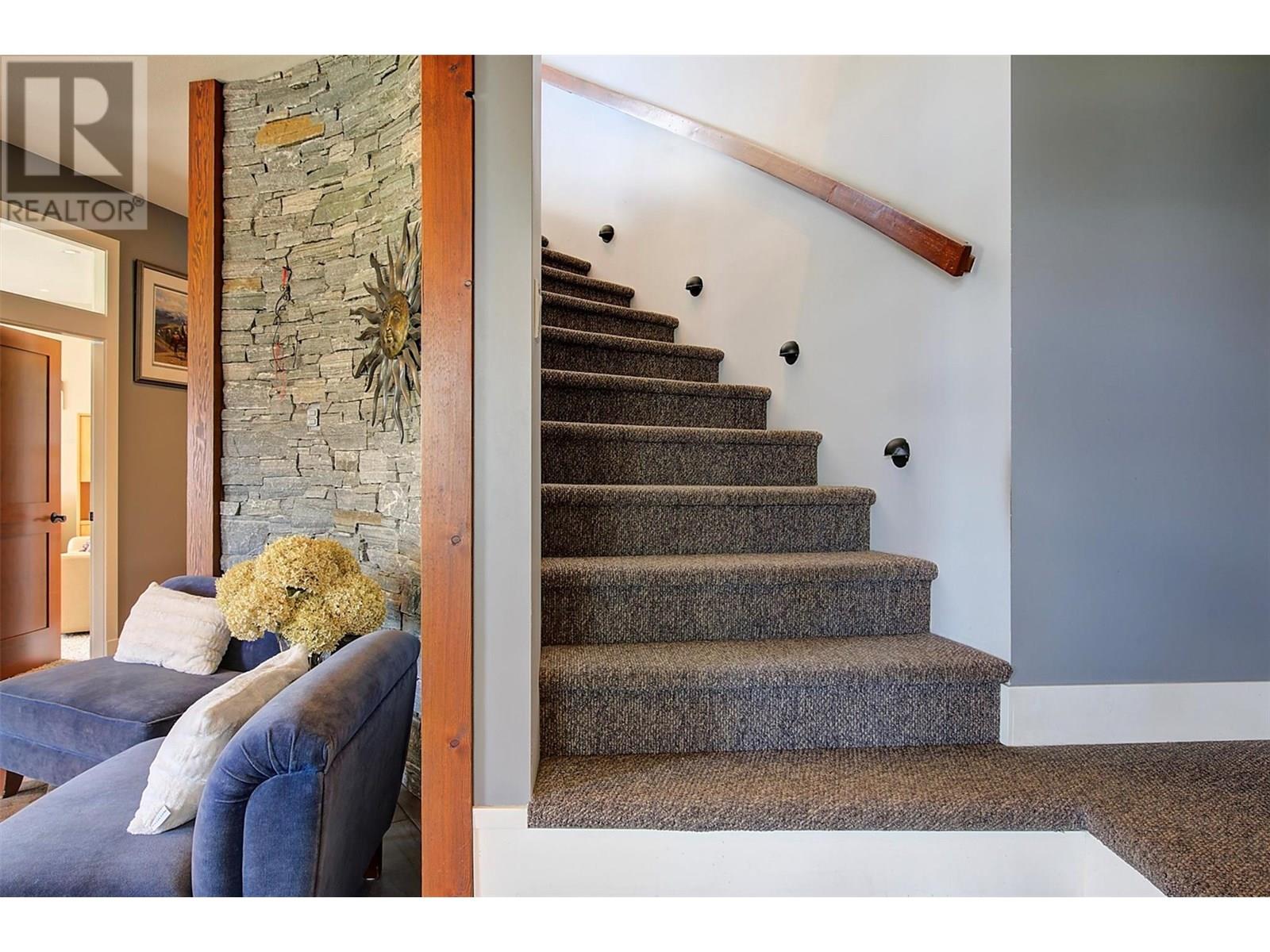 5824 Columbia Avenue, Peachland