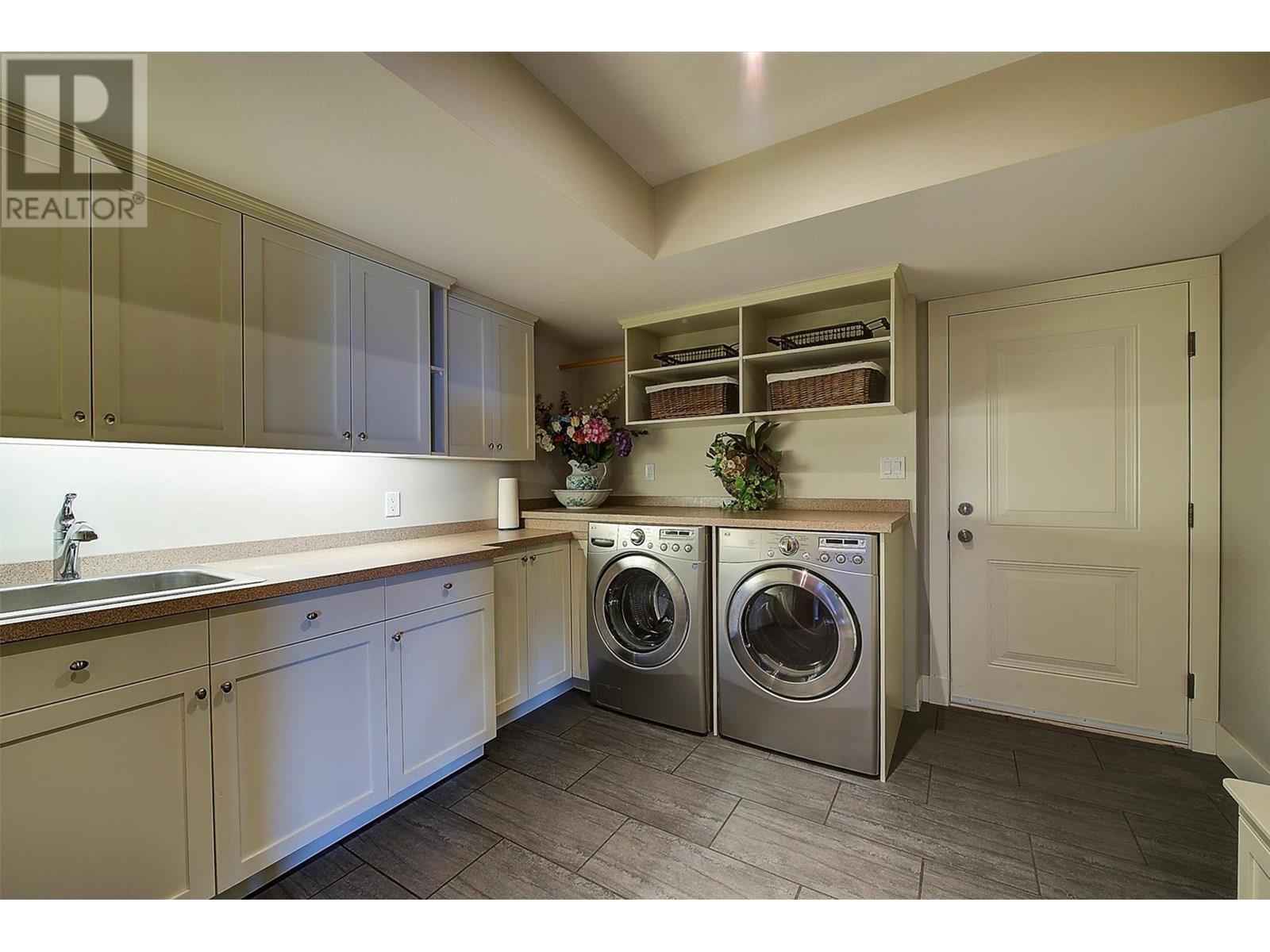 5824 Columbia Avenue, Peachland