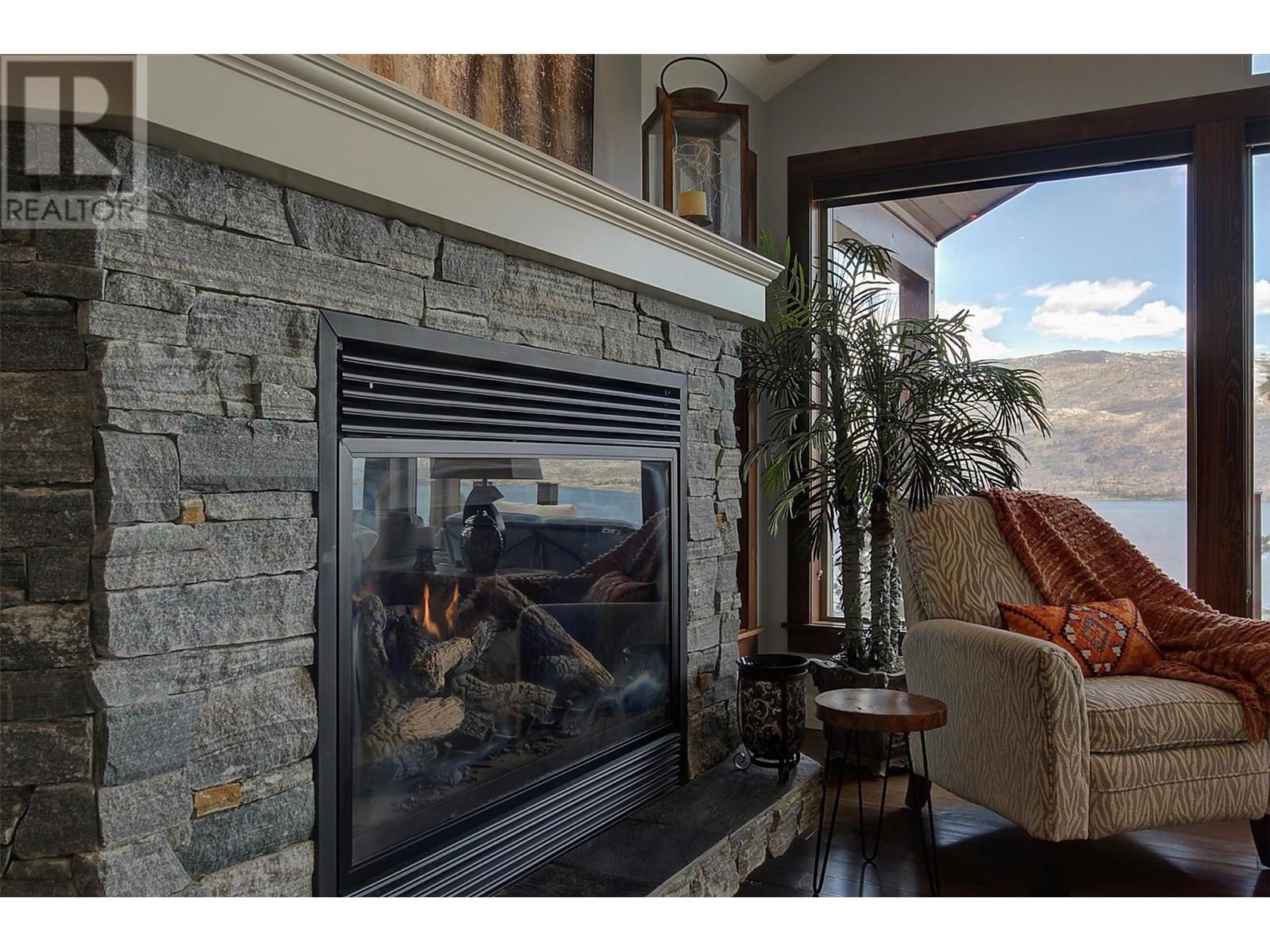 5824 Columbia Avenue, Peachland