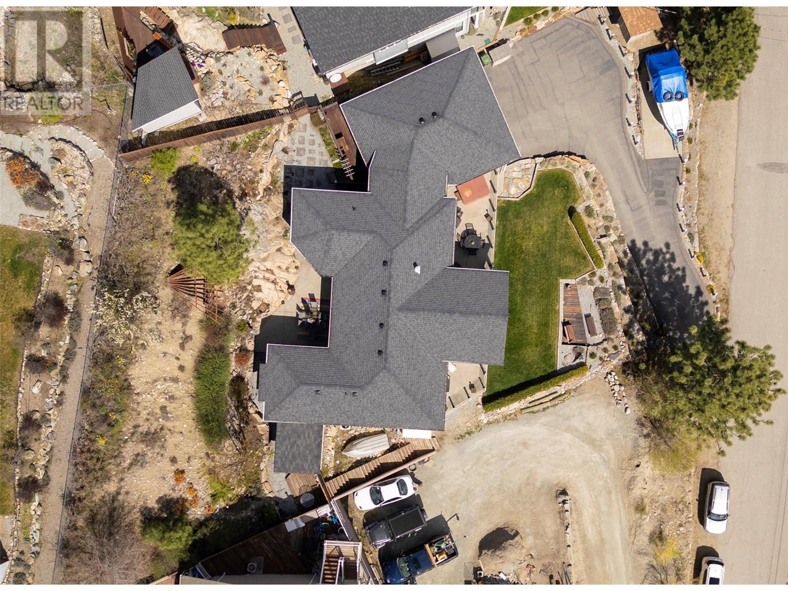 5824 Columbia Avenue, Peachland