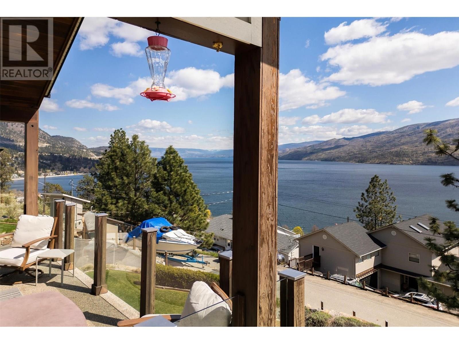 5824 Columbia Avenue, Peachland