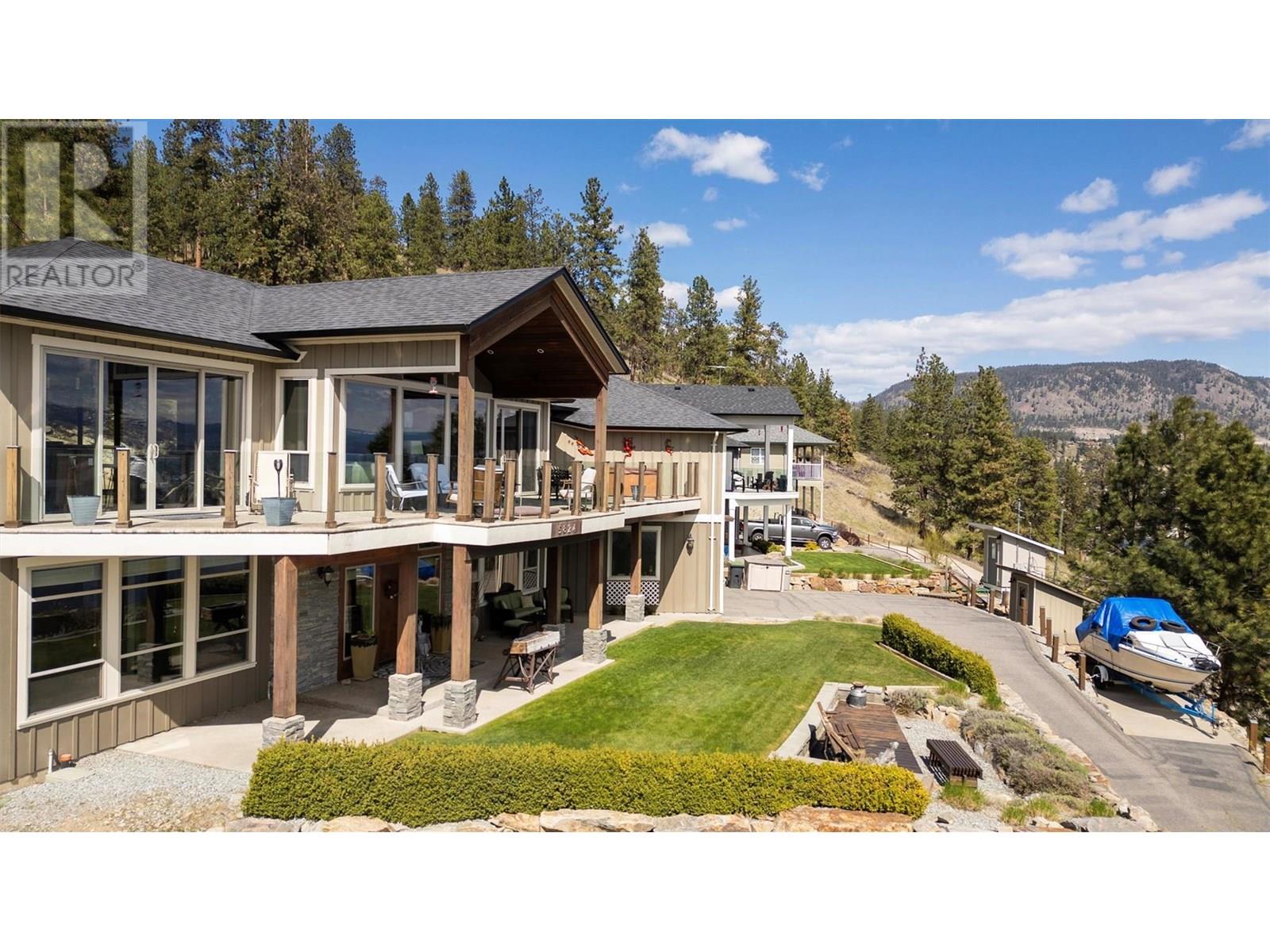 5824 Columbia Avenue, Peachland