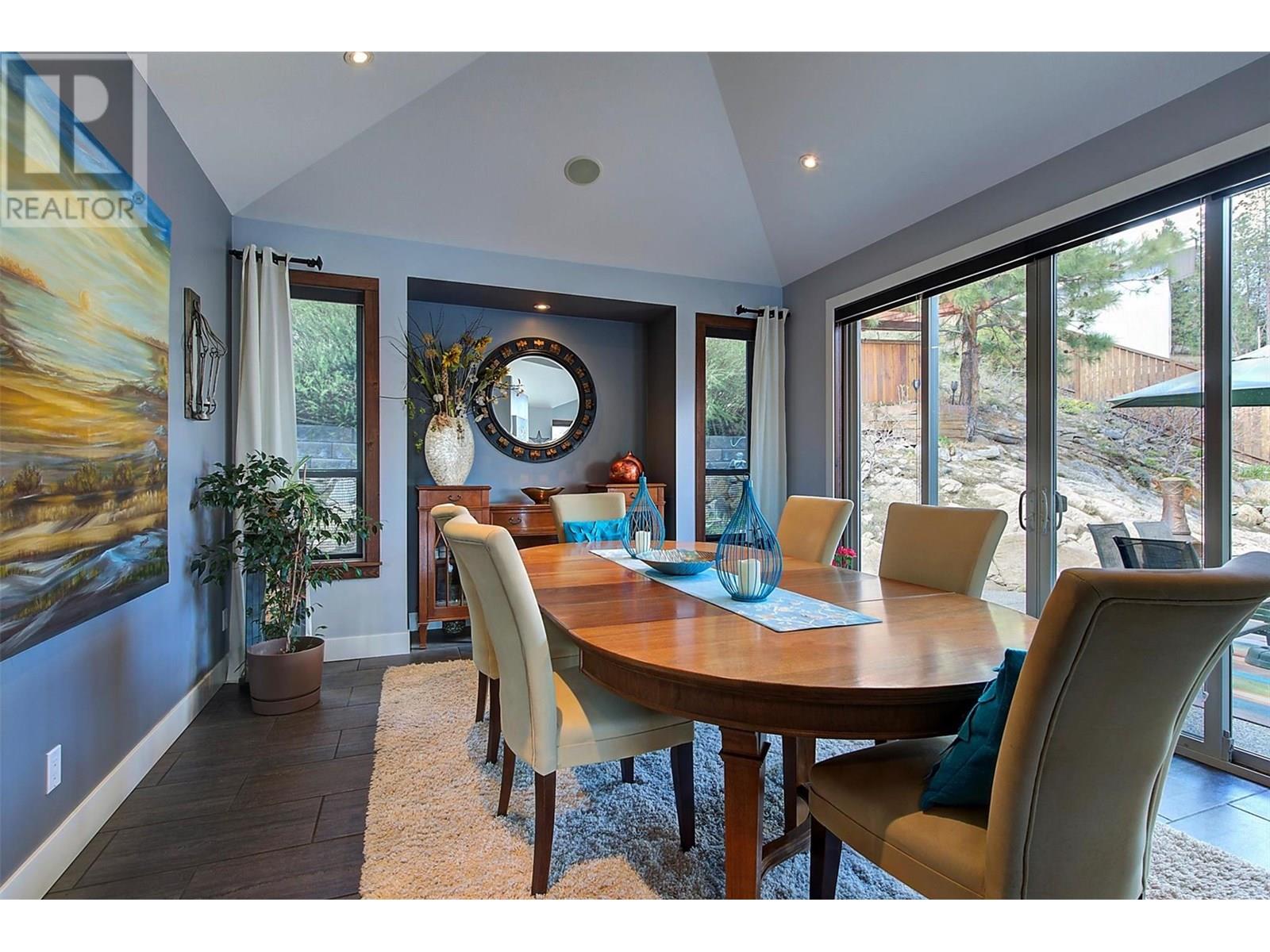5824 Columbia Avenue, Peachland