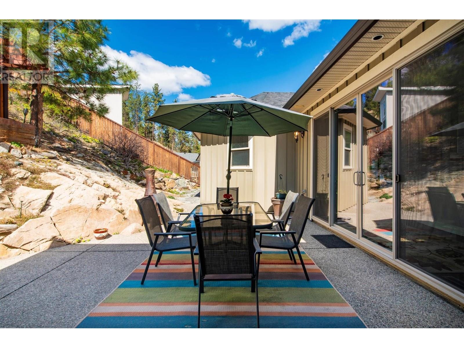 5824 Columbia Avenue, Peachland