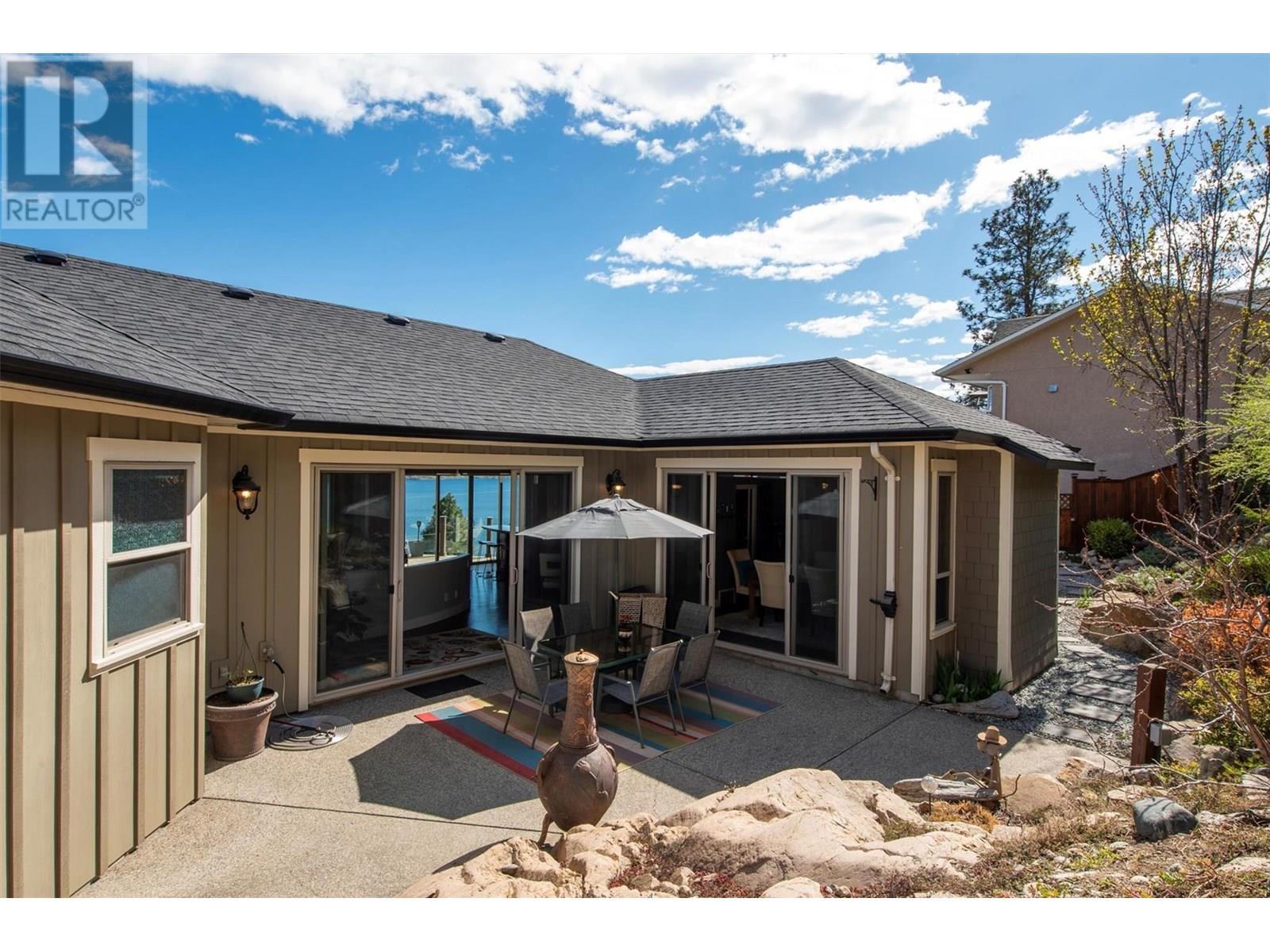 5824 Columbia Avenue, Peachland