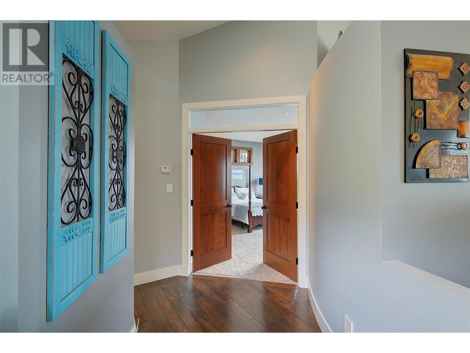 5824 Columbia Avenue, Peachland