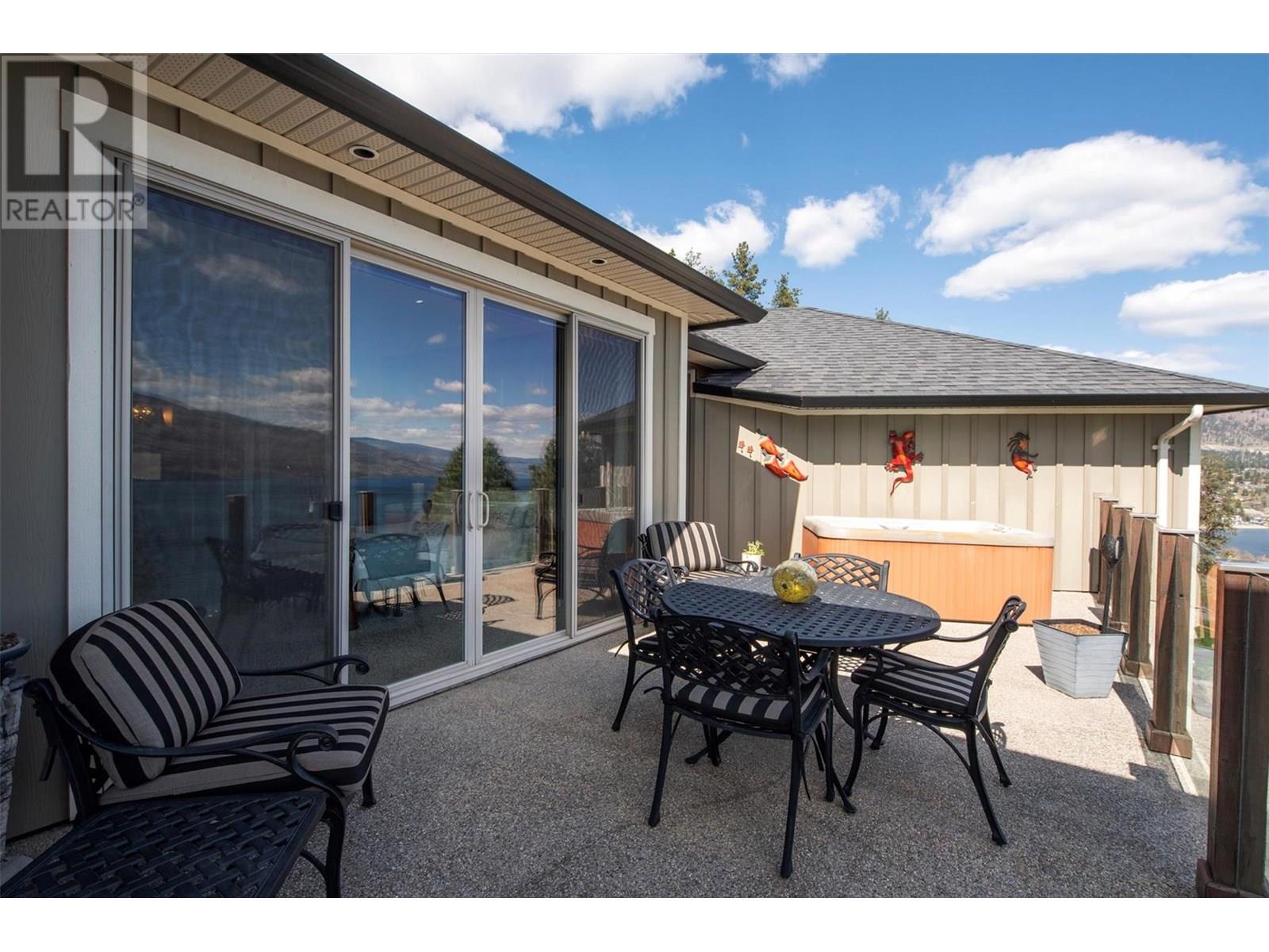 5824 Columbia Avenue, Peachland