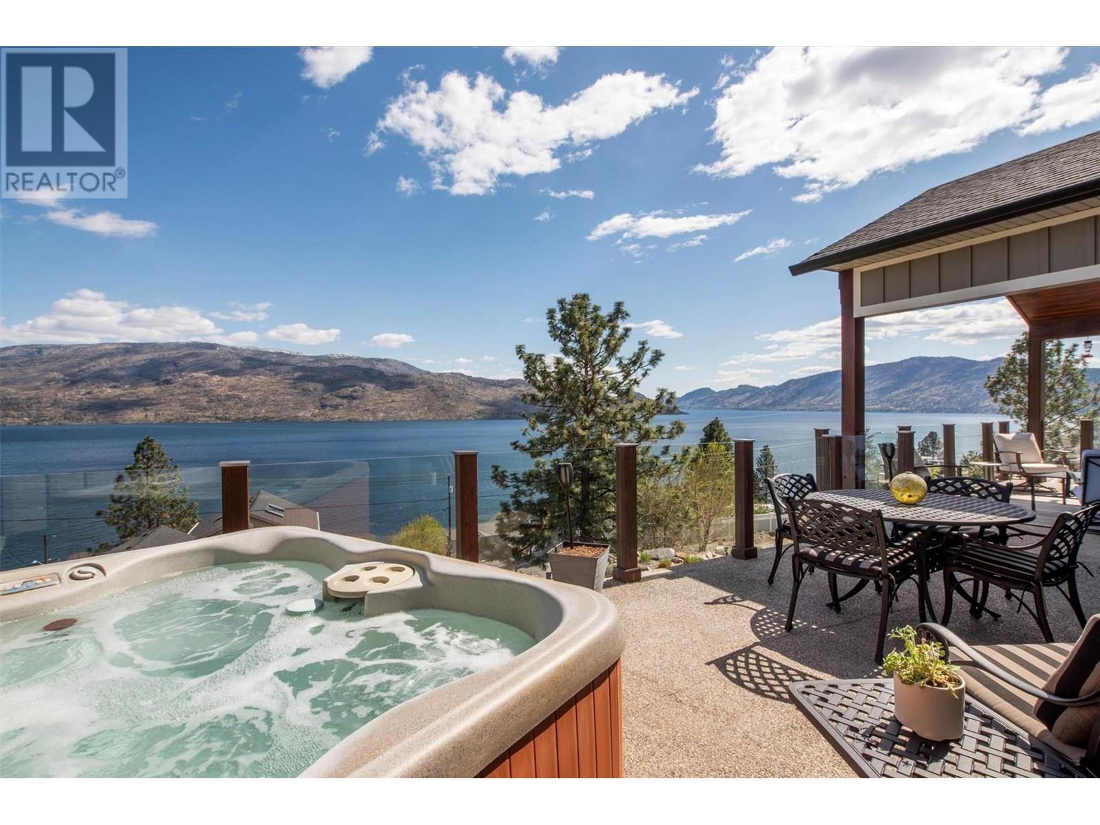 5824 Columbia Avenue, Peachland