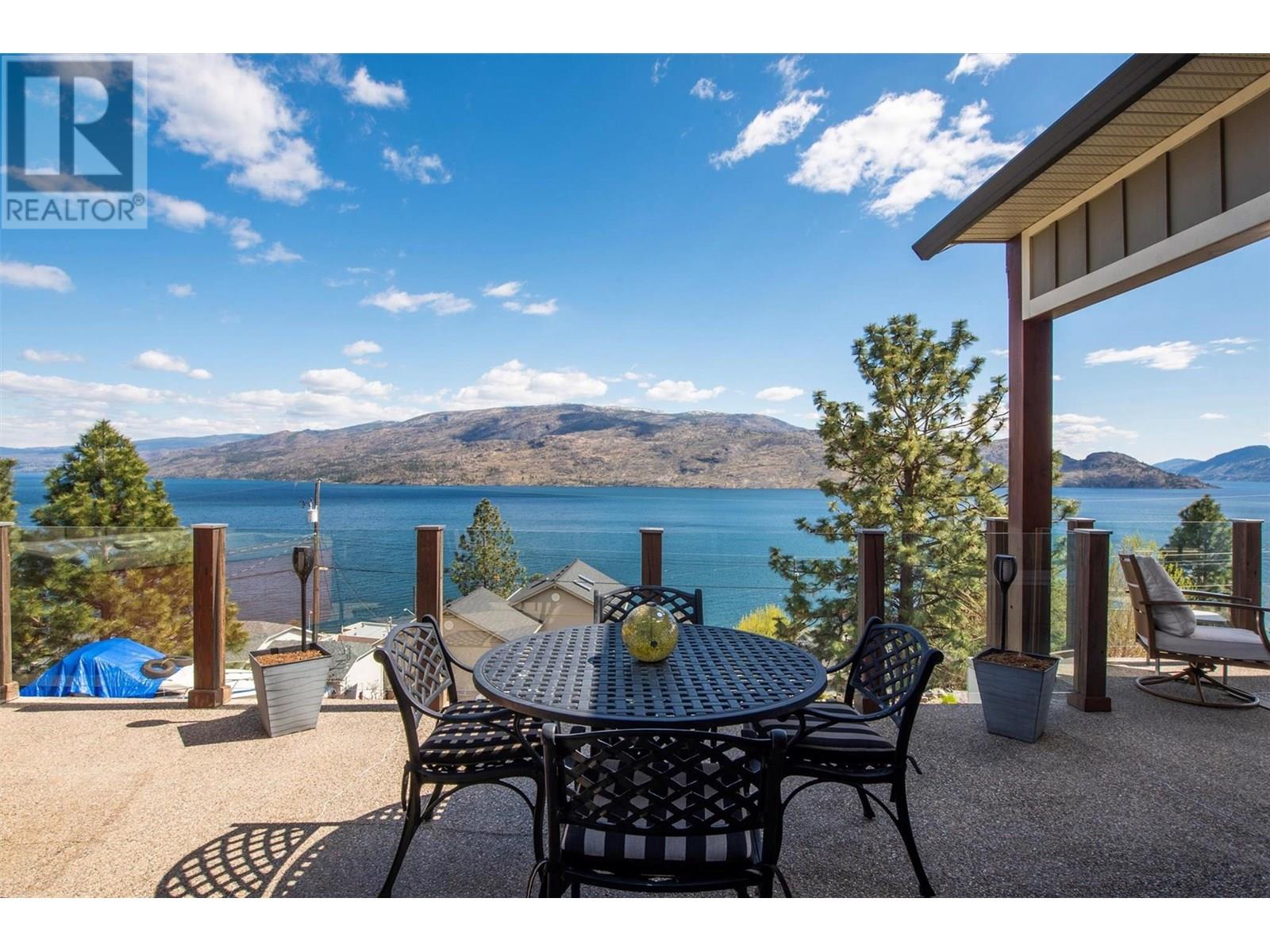 5824 Columbia Avenue, Peachland