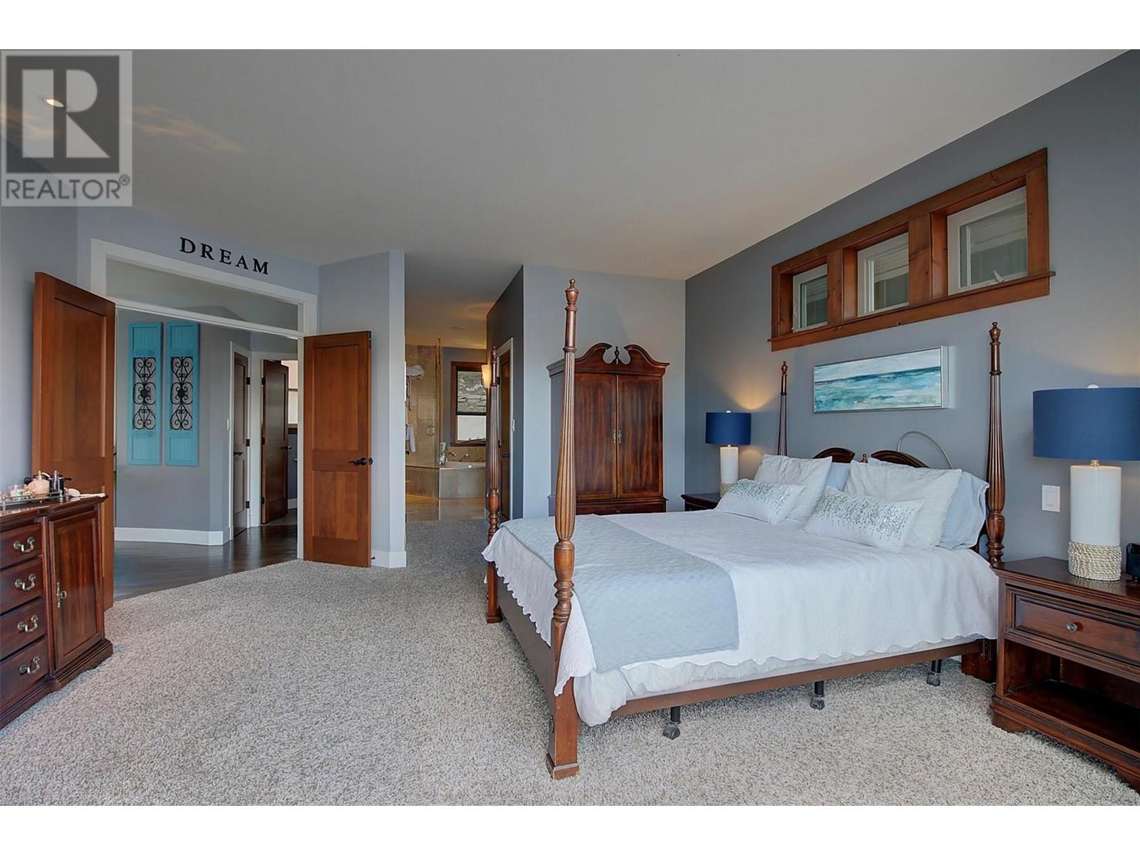 5824 Columbia Avenue, Peachland