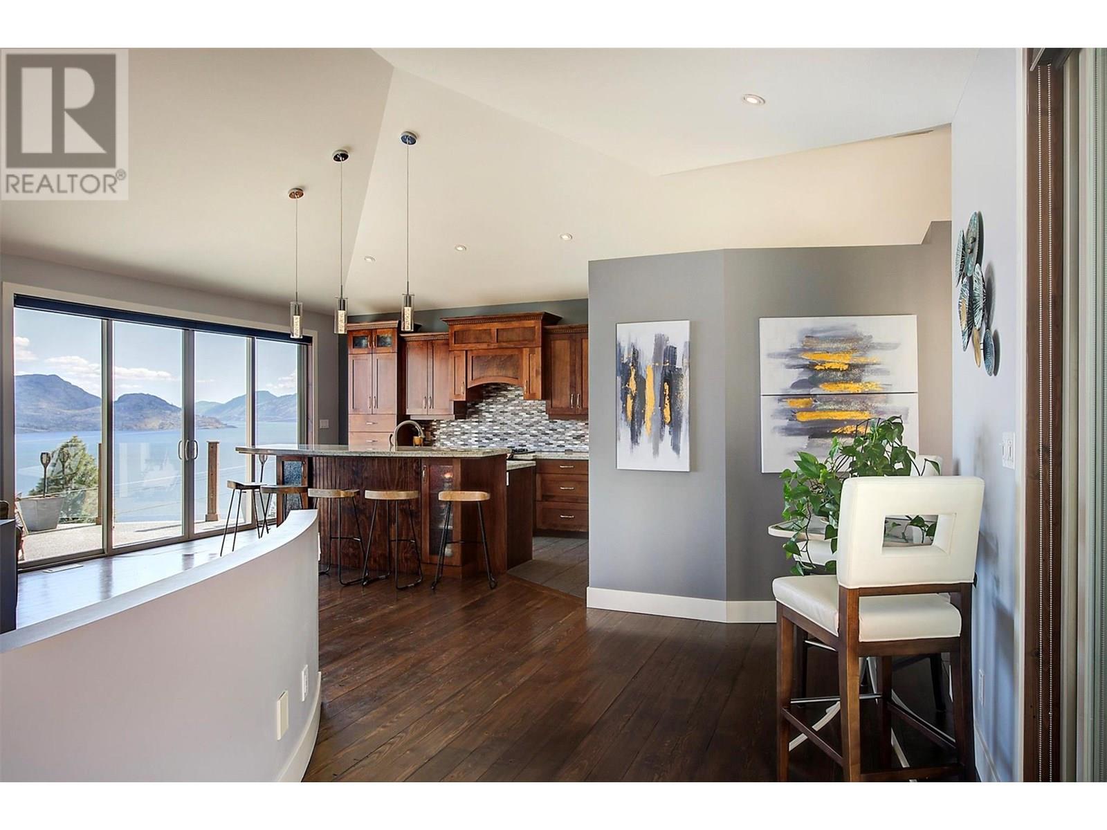 5824 Columbia Avenue, Peachland