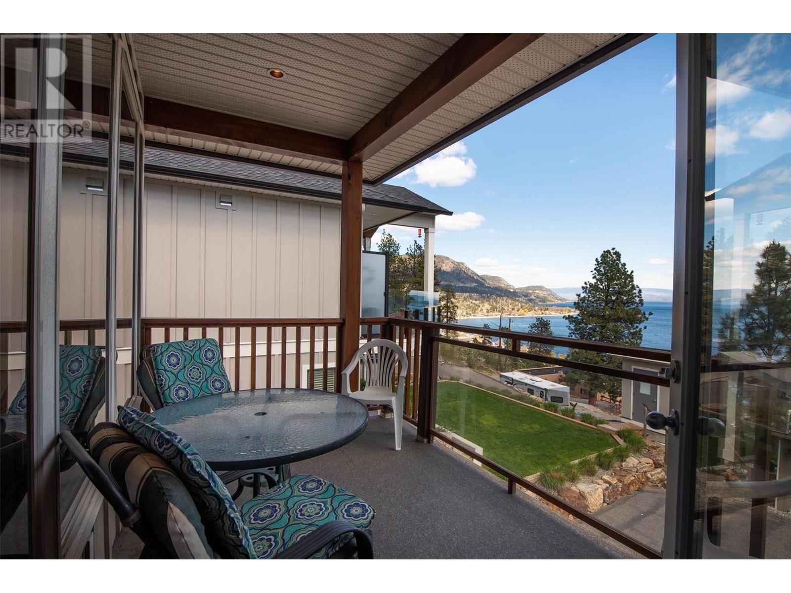 5824 Columbia Avenue, Peachland