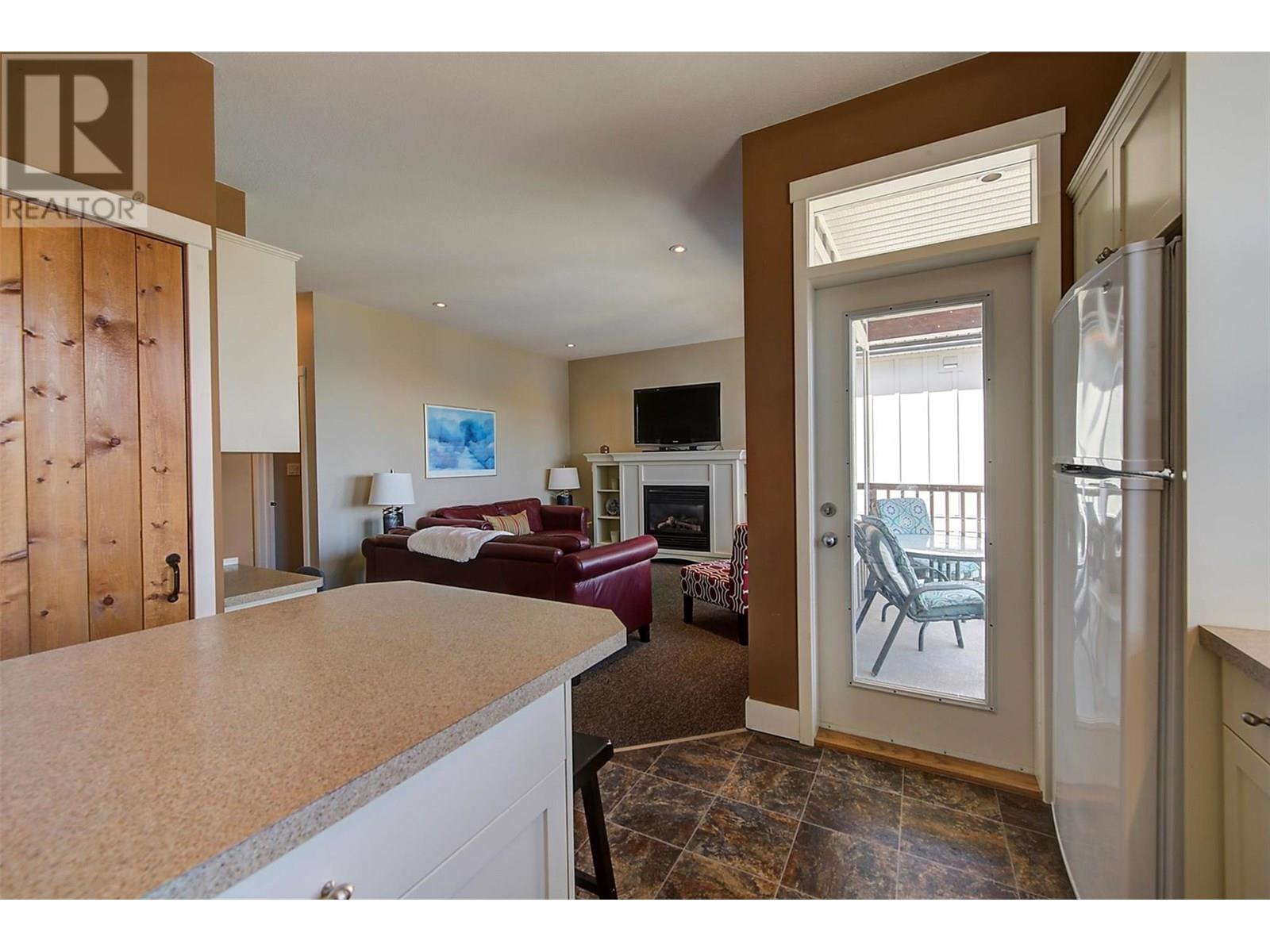 5824 Columbia Avenue, Peachland
