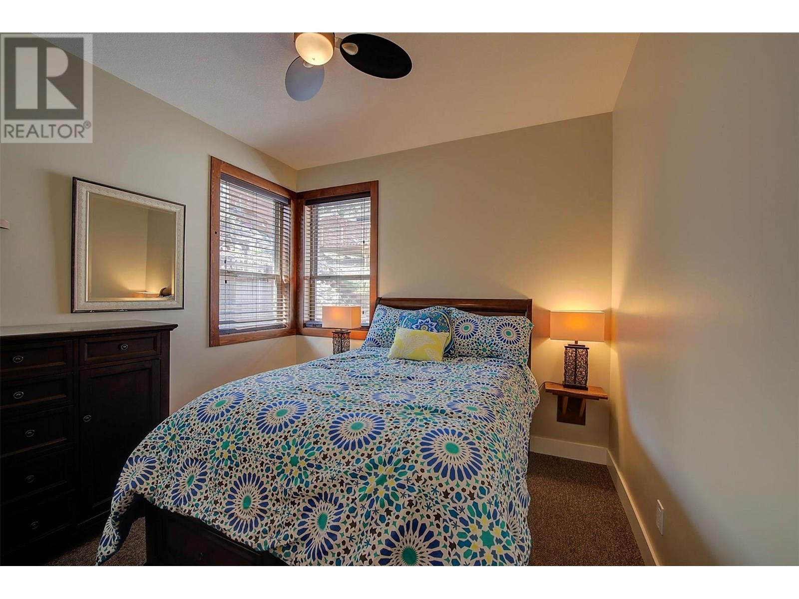 5824 Columbia Avenue, Peachland