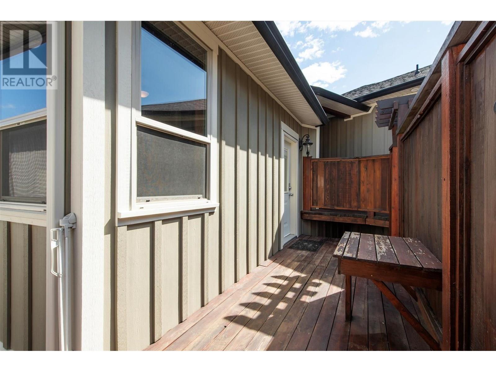 5824 Columbia Avenue, Peachland