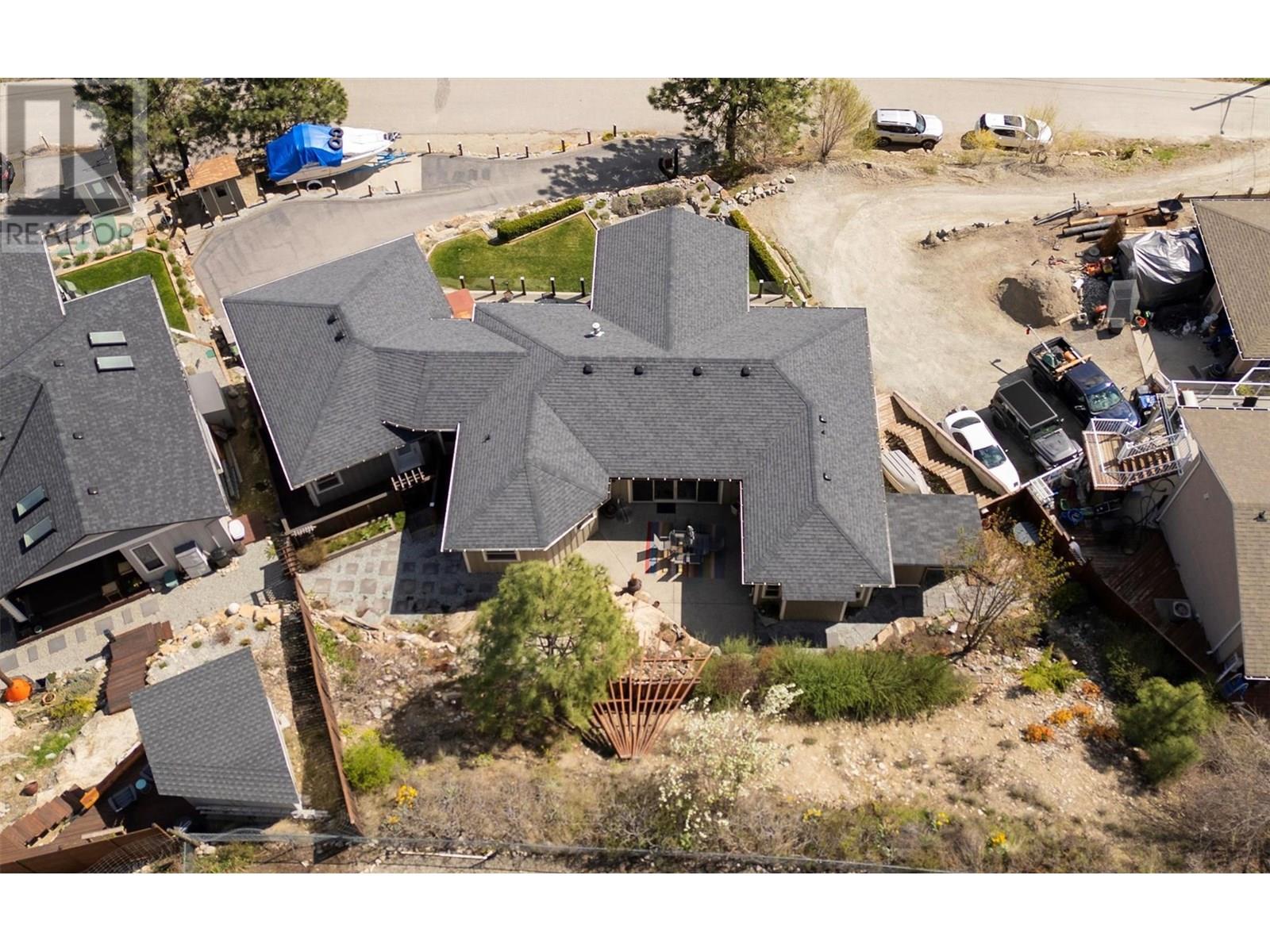 5824 Columbia Avenue, Peachland