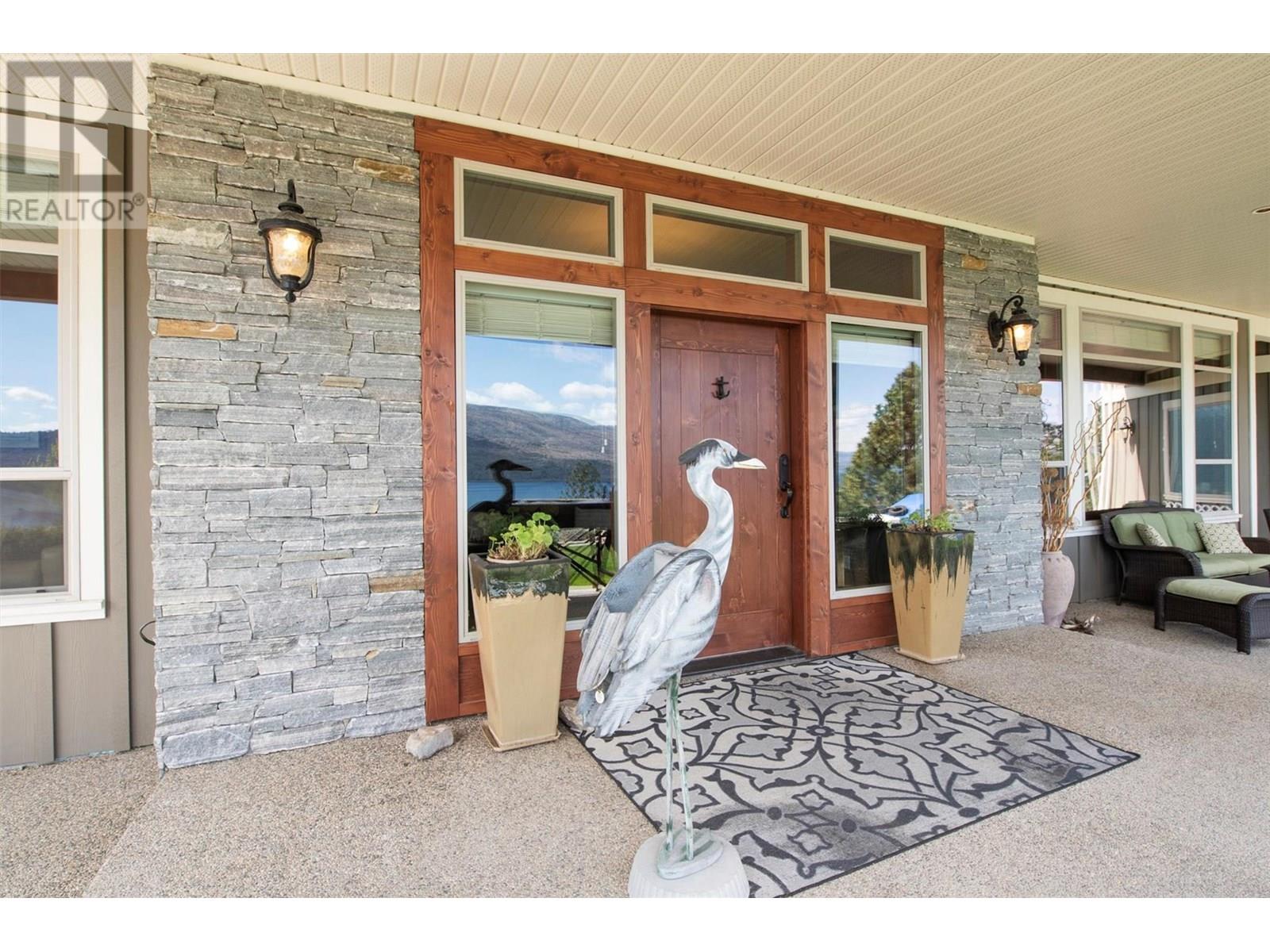 5824 Columbia Avenue, Peachland