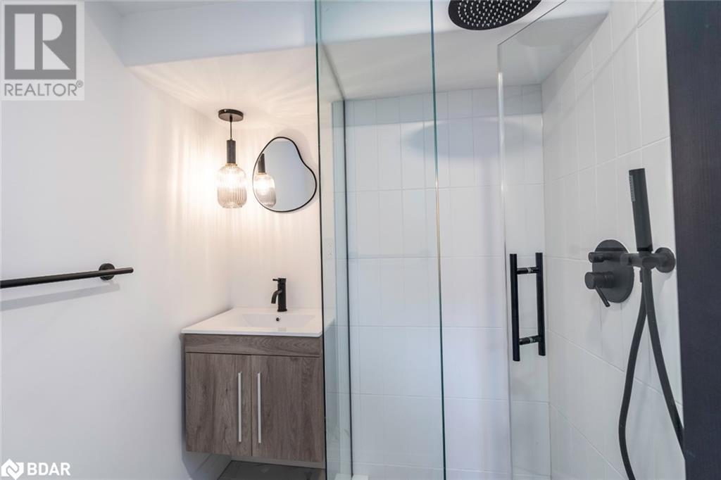Photo 16 of 425 Codrington Street, Barrie ON