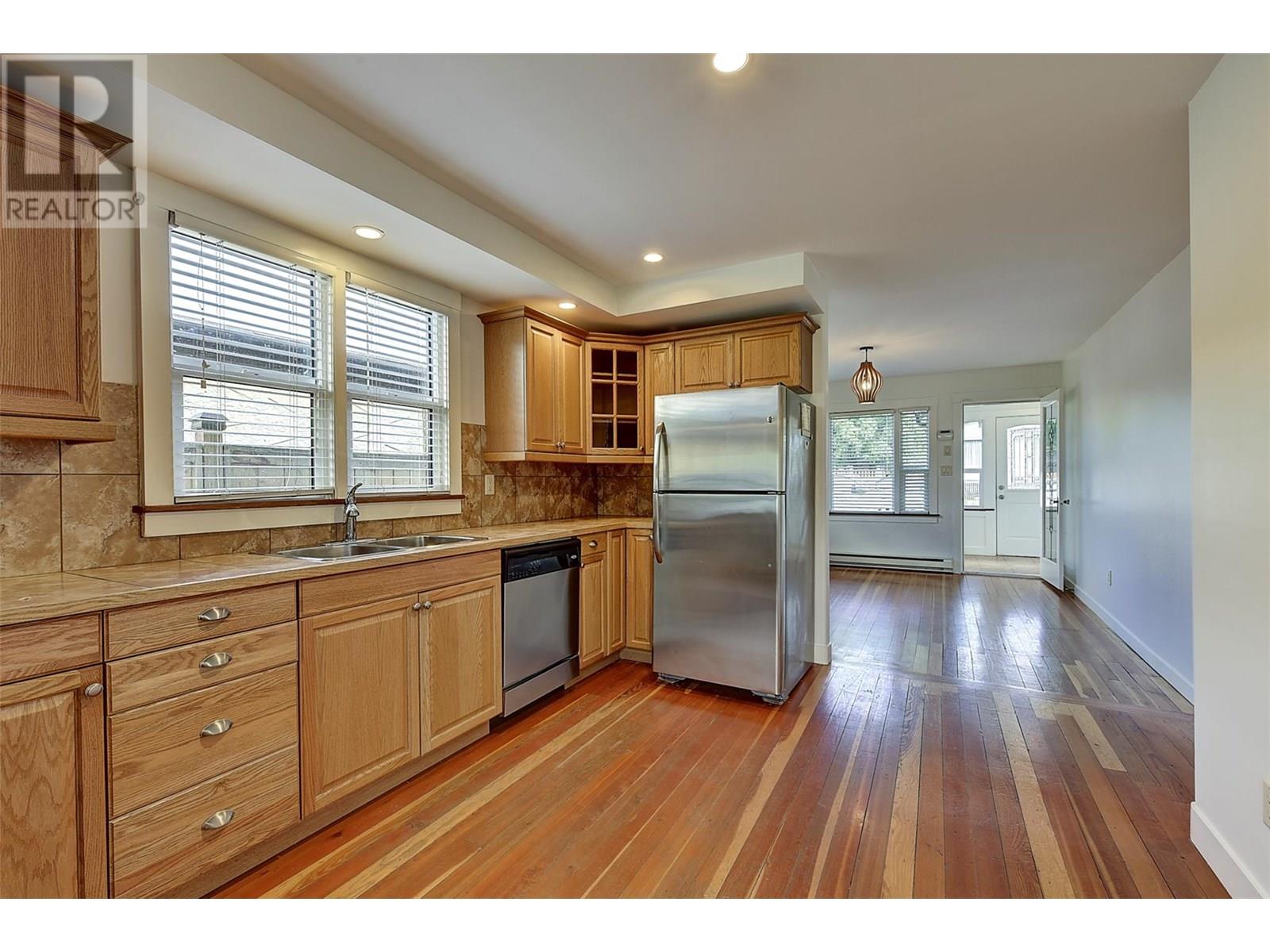 Photo 30 of 928 Fuller Avenue, Kelowna BC