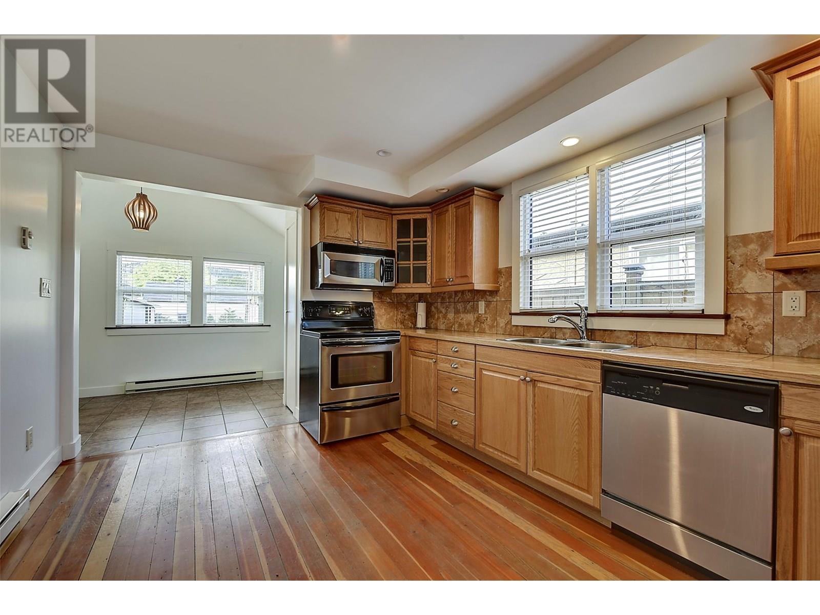 Photo 13 of 928 Fuller Avenue, Kelowna BC